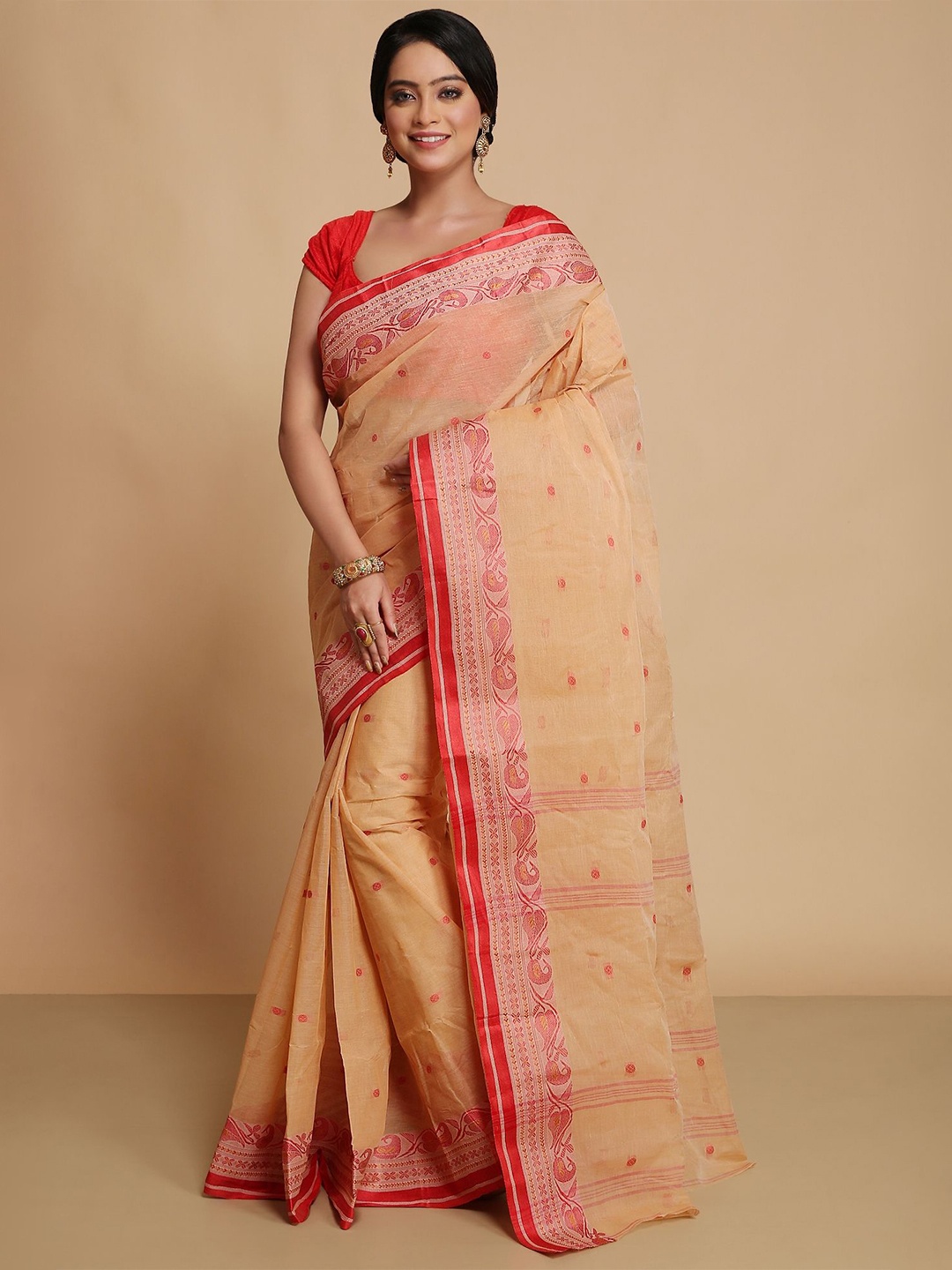 

WoodenTant Woven Design Pure Cotton Taant Saree, Beige