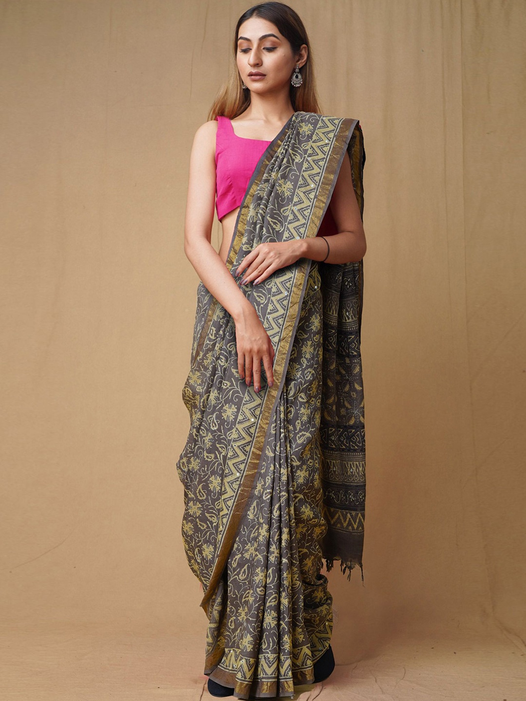 

Unnati Silks Printed Zari Ajrak Handloom Chanderi Saree, Grey