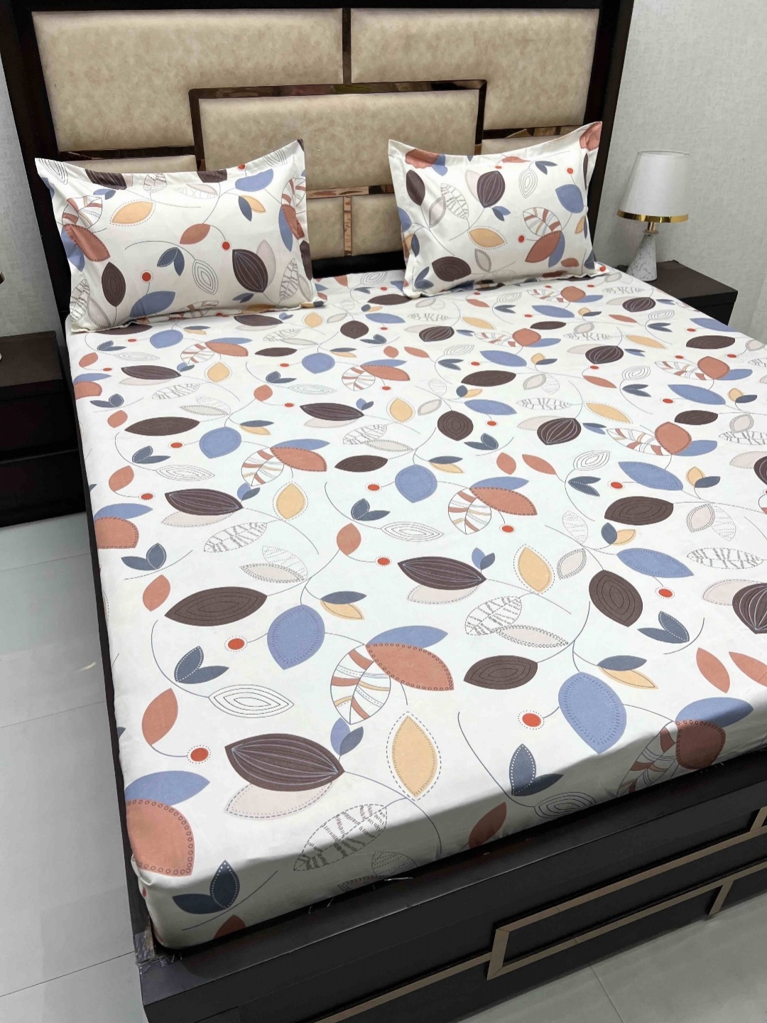 

Pure Decor White & Blue Floral 240 TC Queen Bedsheet with 2 Pillow Covers