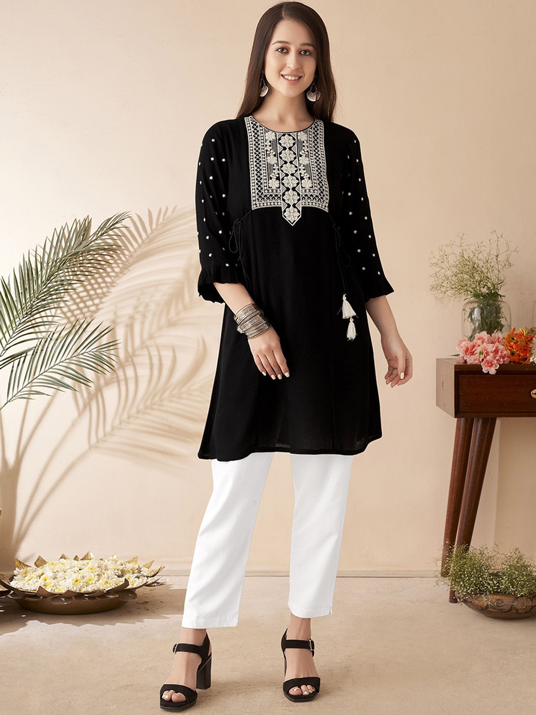 

Anouk Floral Embroidered Flared Sleeves Thread Work Straight Kurta, Black