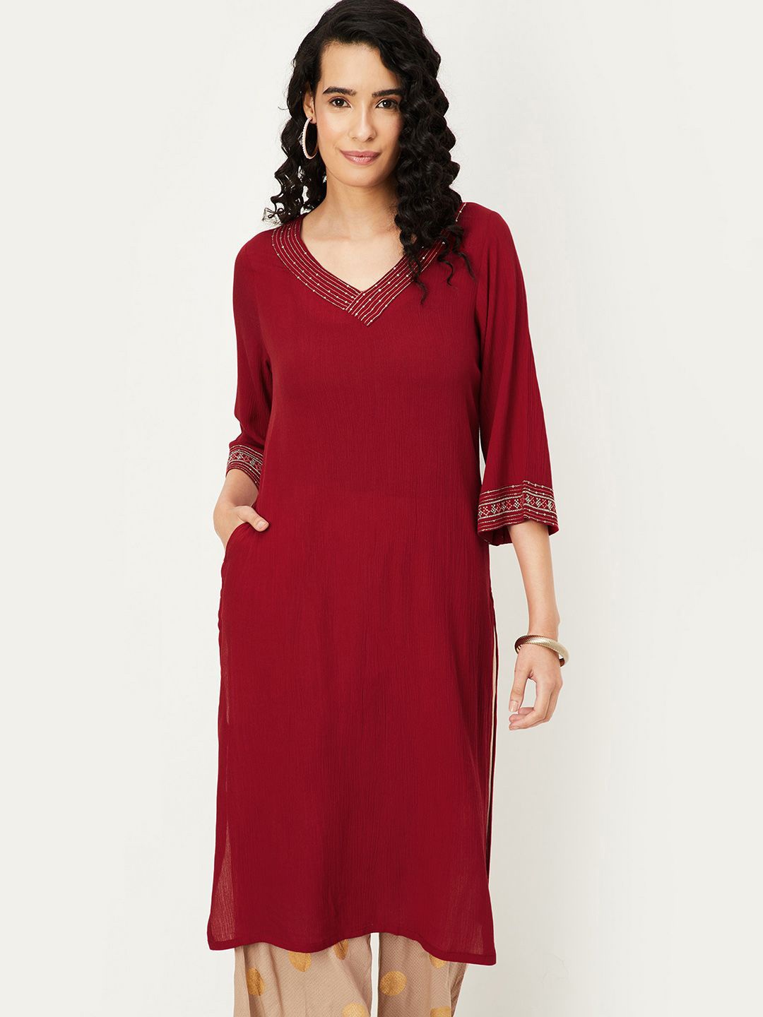 

max Thread Work V-Neck Straight Kurta, Red