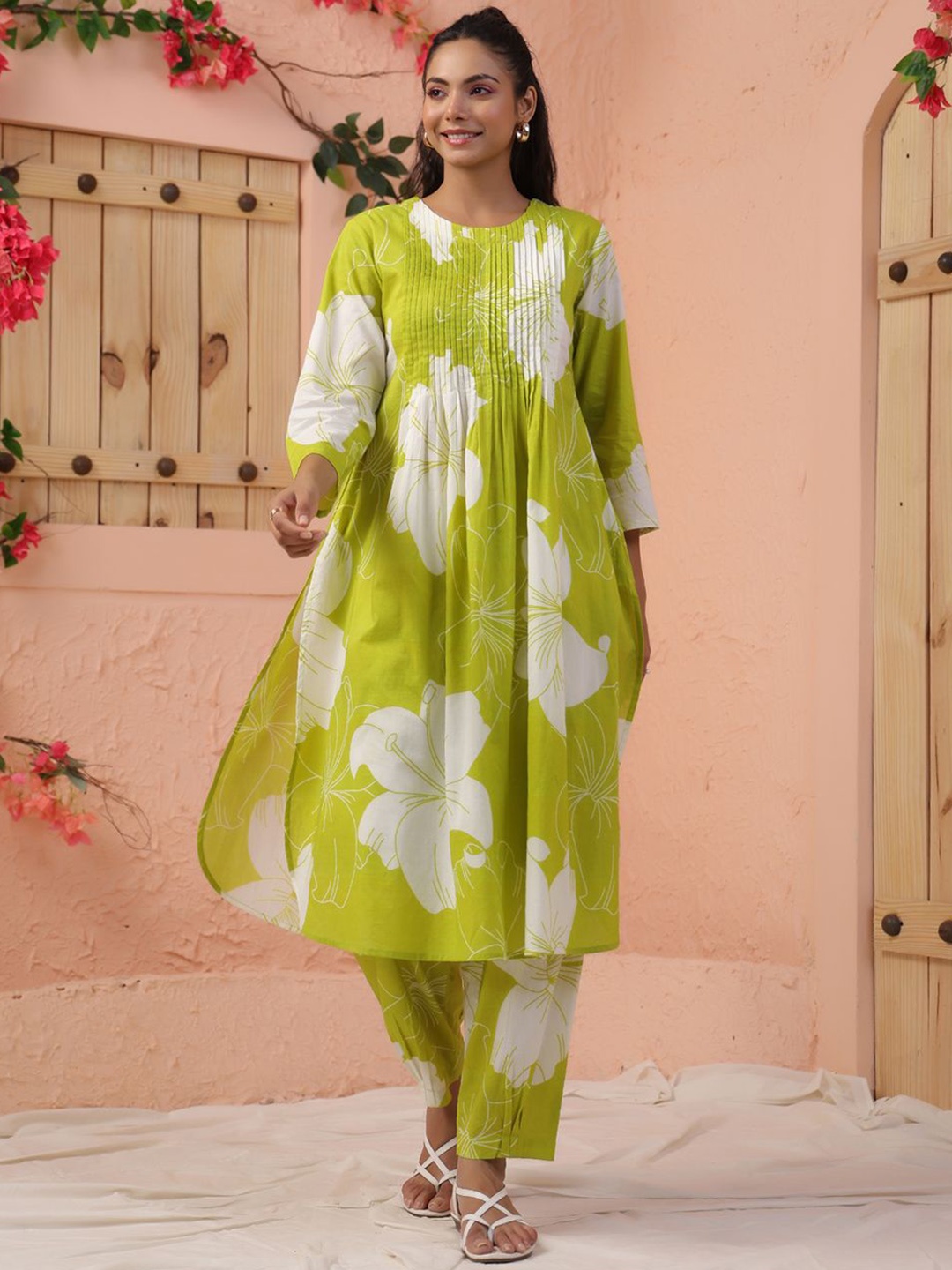 

INDYES Floral Printed Pleated Pure Cotton Kurta with Trousers, Lime green