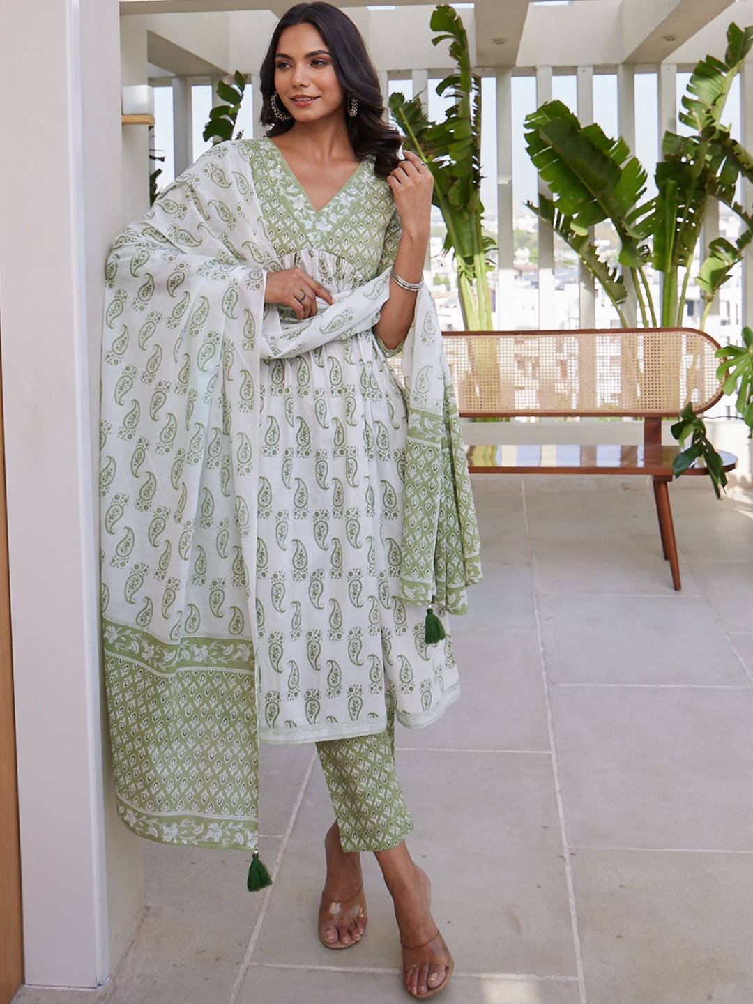 

HERE&NOW Floral Printed Pure Cotton Kurta with Trousers & Dupatta, Green