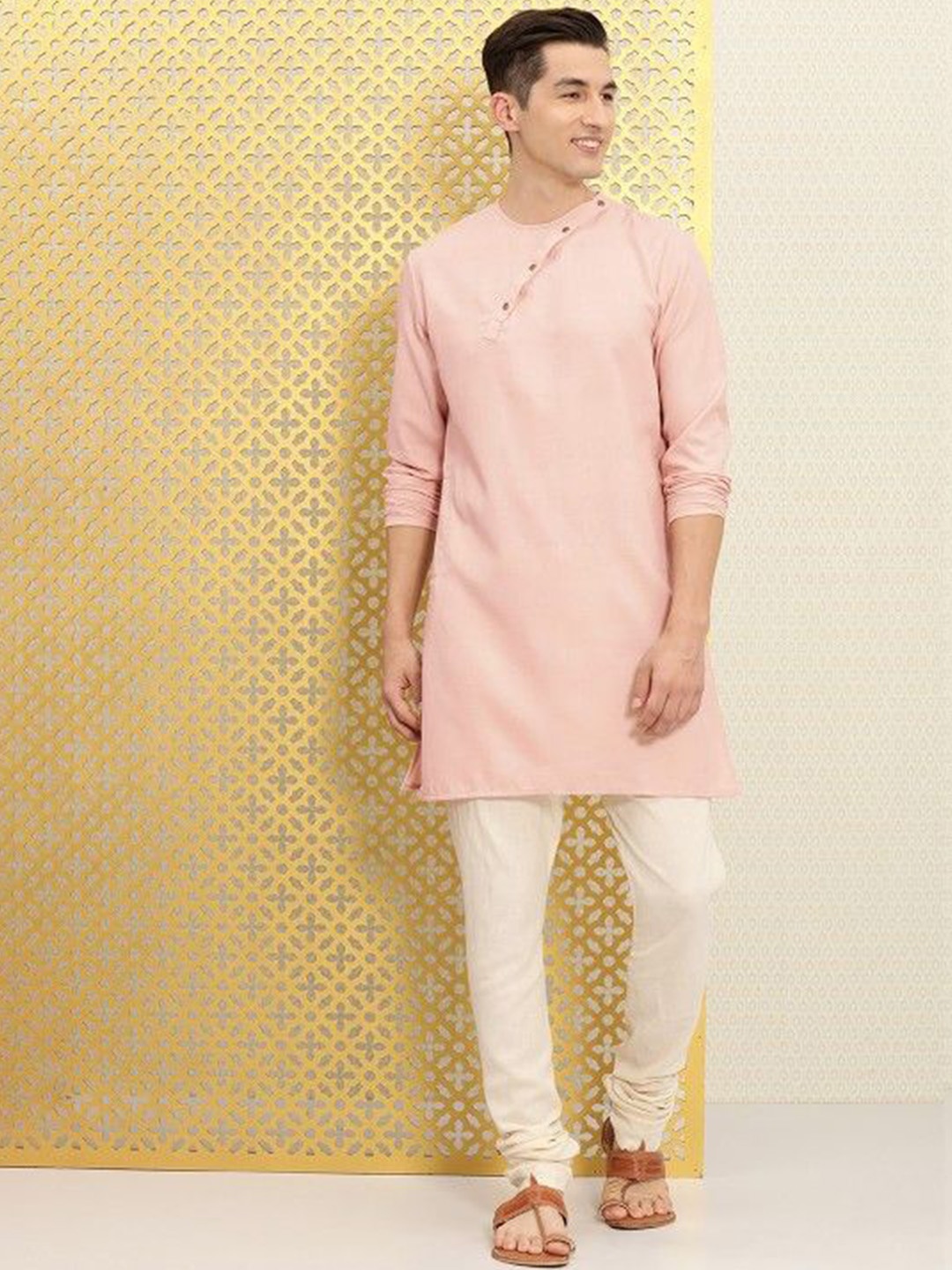 

Ode by House of Pataudi Round Neck Straight Kurta, Peach