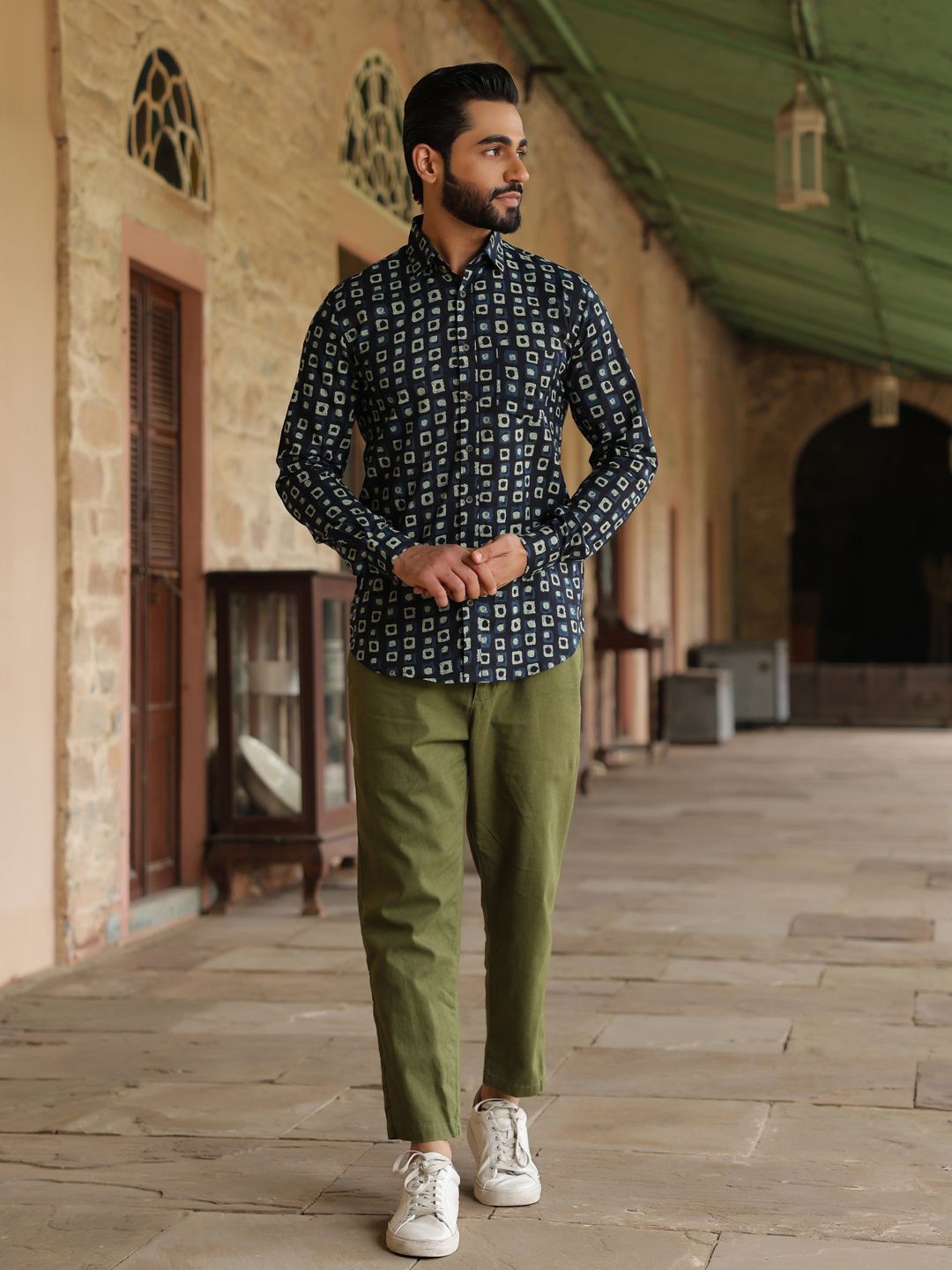 

SAY Men Straight Geometric Printed Cotton Casual Shirt, Navy blue
