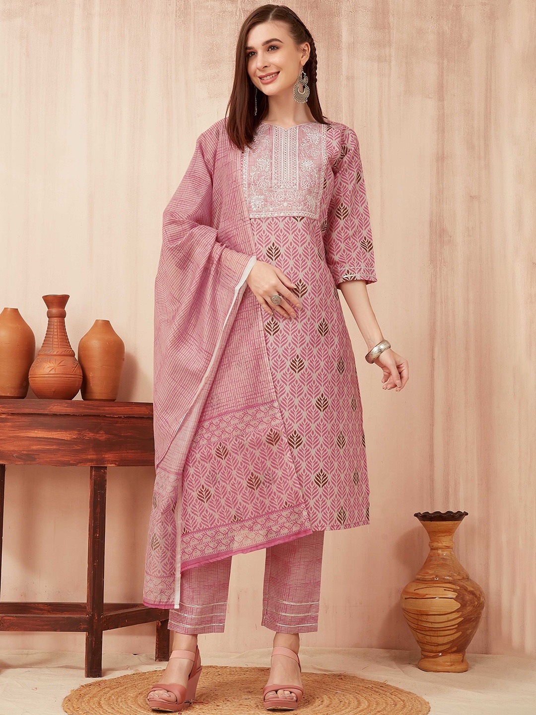 

TRAHIMAM Floral Embroidered Straight Kurta with Trousers & With Dupatta, Burgundy