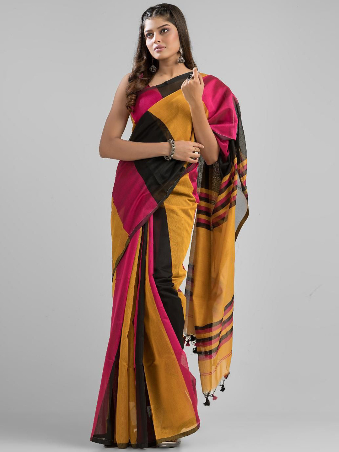 

Mitera Colourblocked Saree, Yellow