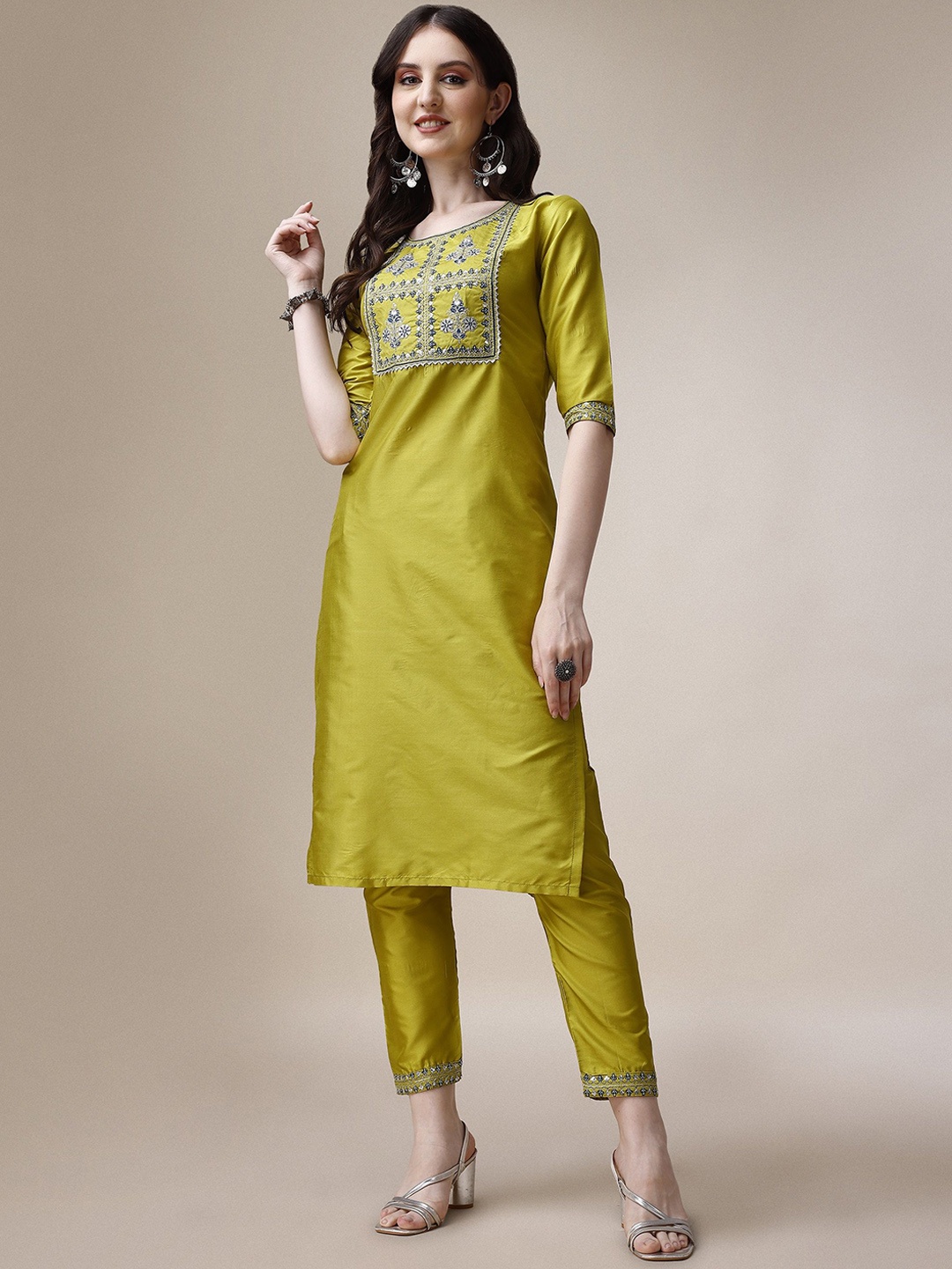 

AYUKTA INTERNATIONAL Floral Yoke Design Round Neck Art Silk Straight Kurta With Trousers, Yellow