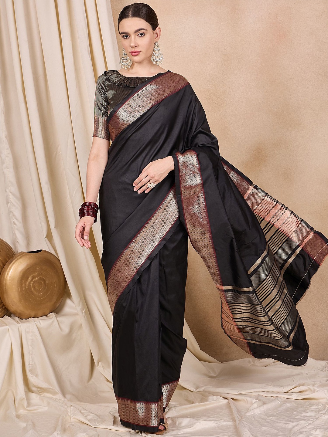 

KAVINDI Zari Silk Cotton Banarasi Saree, Black