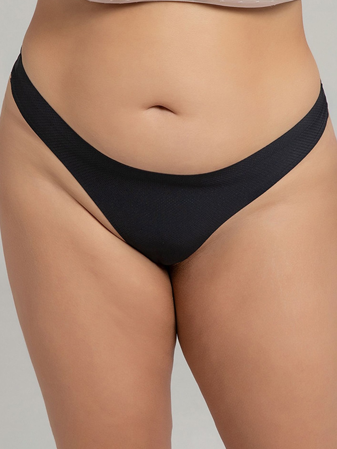 

LULU & SKY Low-Rise Thongs, Black