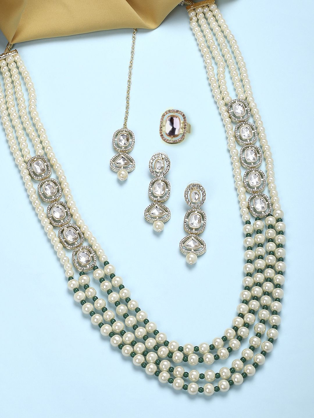 

OOMPH Kundan & Pearls Studded & Beaded Jewellery Set, Gold