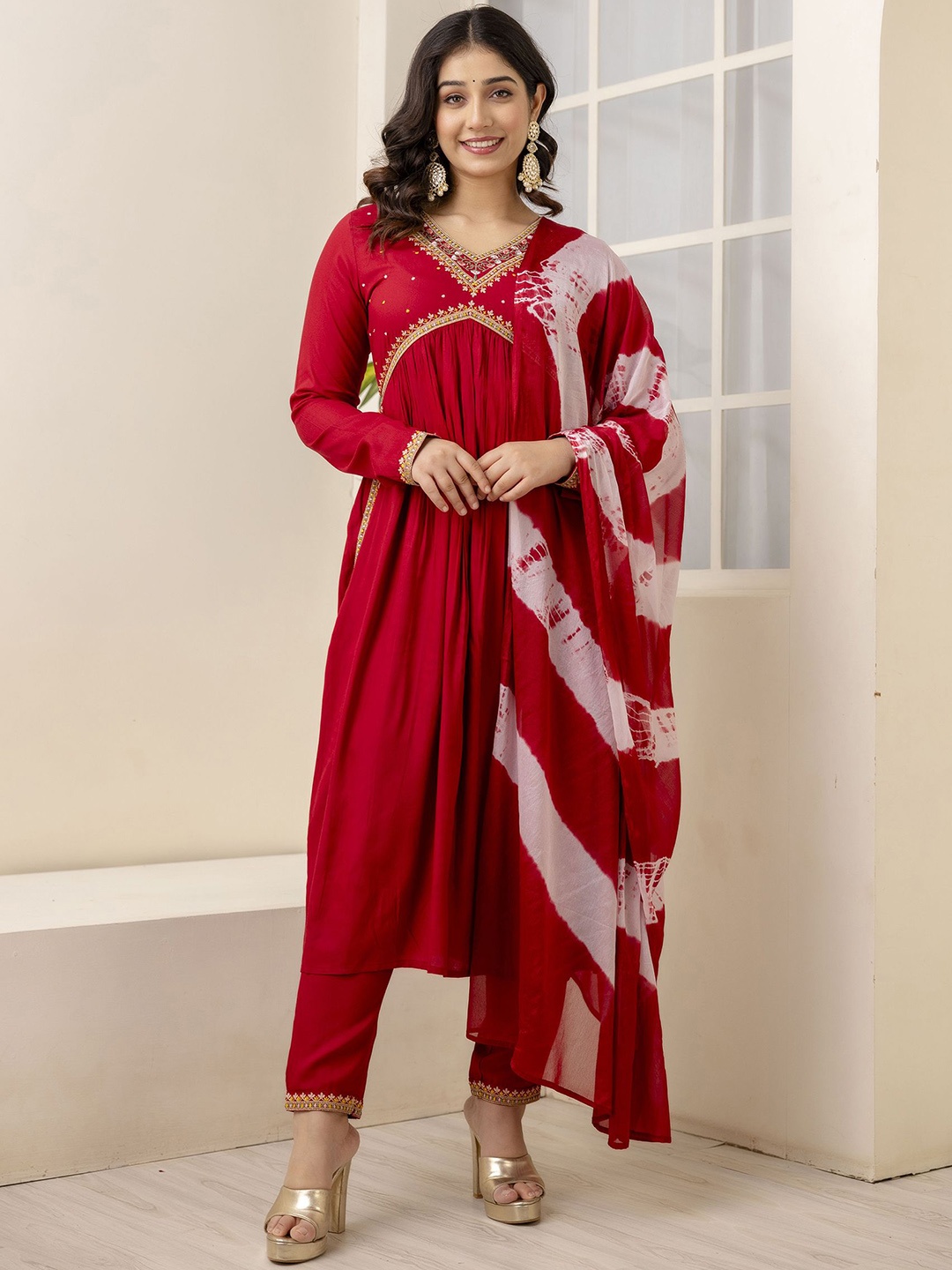 

Charu Floral Embroidered V-Neck Pleated Straight Kurta with Trousers & Dupatta, Maroon