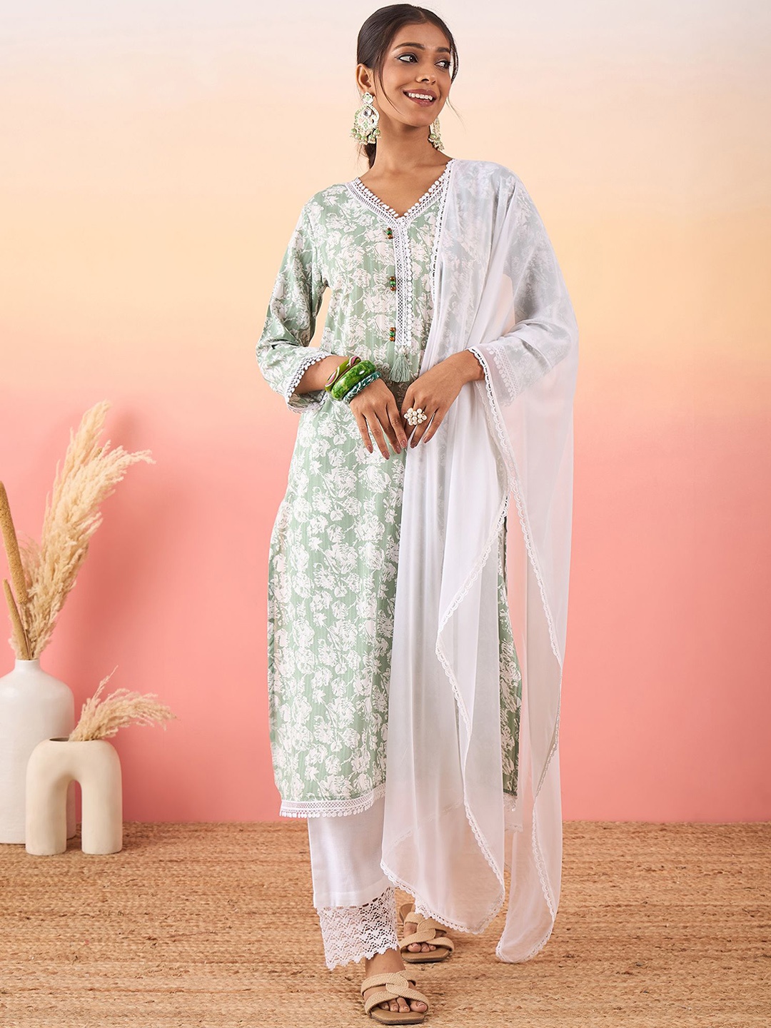 

Madhuni Floral Printed Straight Kurta with Trousers & With Dupatta, Sea green