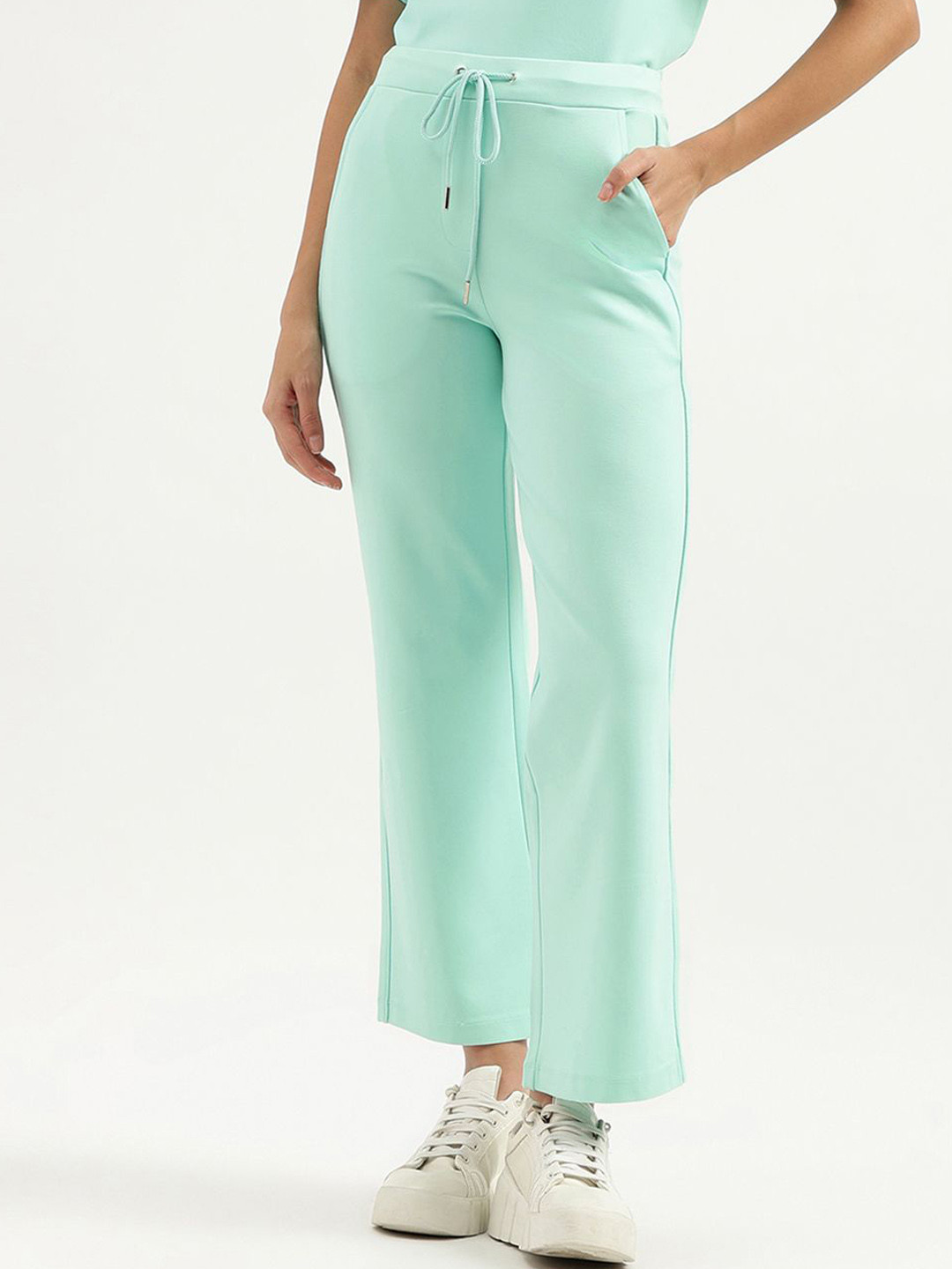 

United Colors of Benetton Women Straight Fit Mid-Rise Trousers, Green
