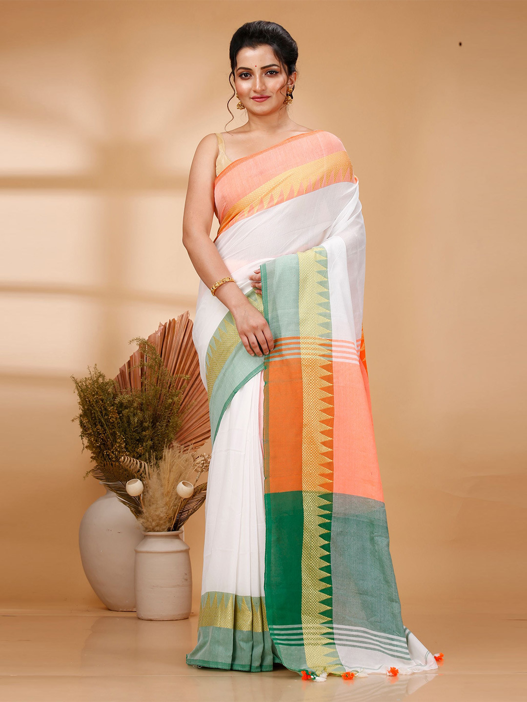 

DipDiya Pure Cotton Taant Saree, White