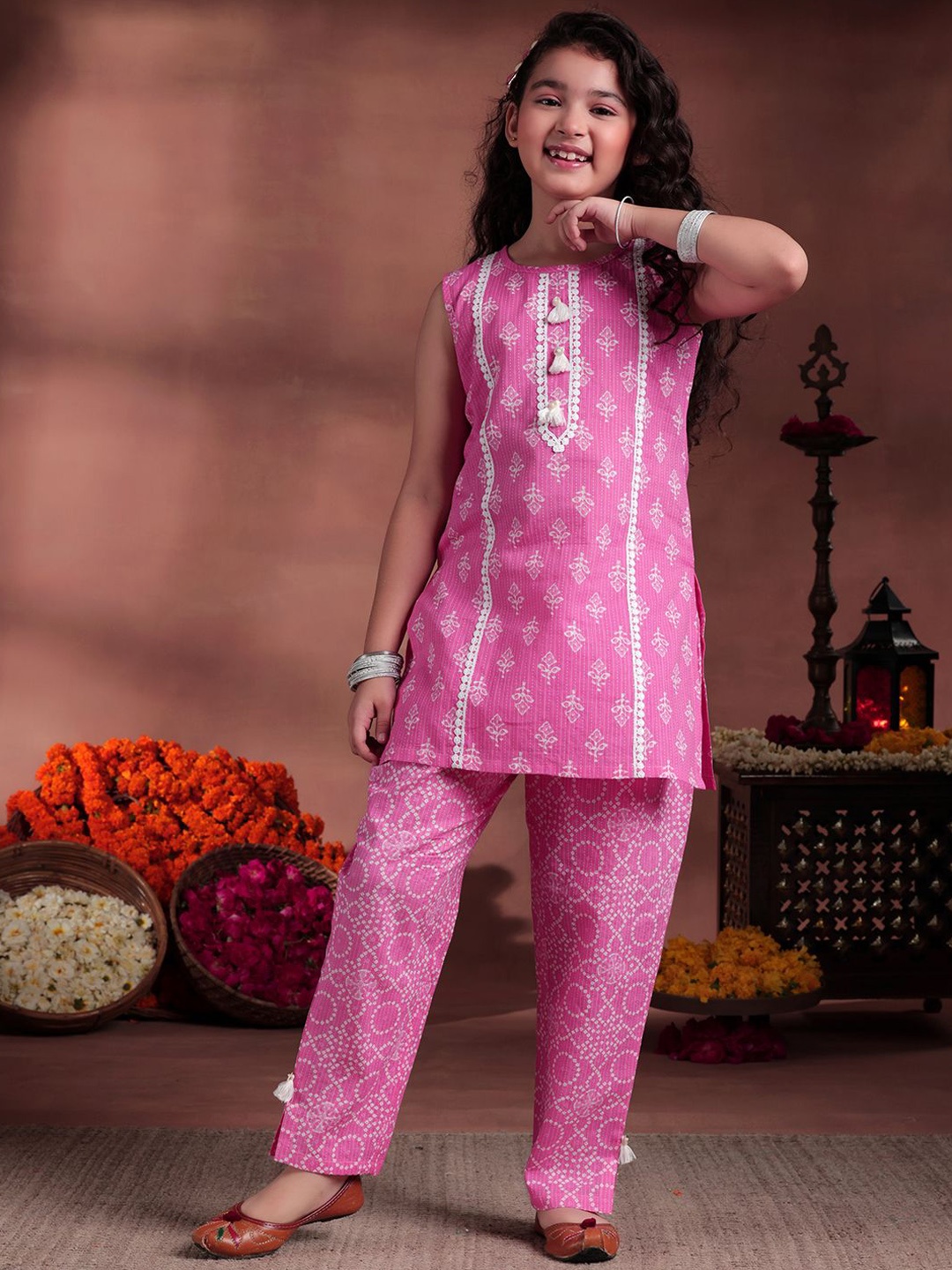 

Libas KIDS Girls Floral Printed Gotta Patti Pure Cotton Straight Kurta With Trousers, Pink