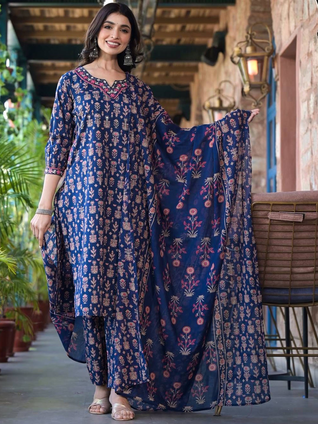 

Varanga Floral Printed Regular Pure Cotton Straight Kurta with Trousers & With Dupatta, Navy blue