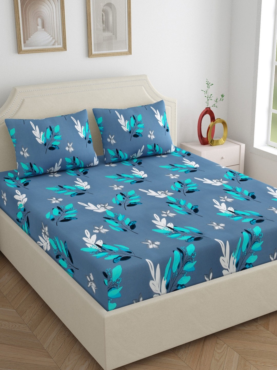 

Dreamscape Blue & White Floral 180 TC King Bedsheet with 2 Pillow Covers