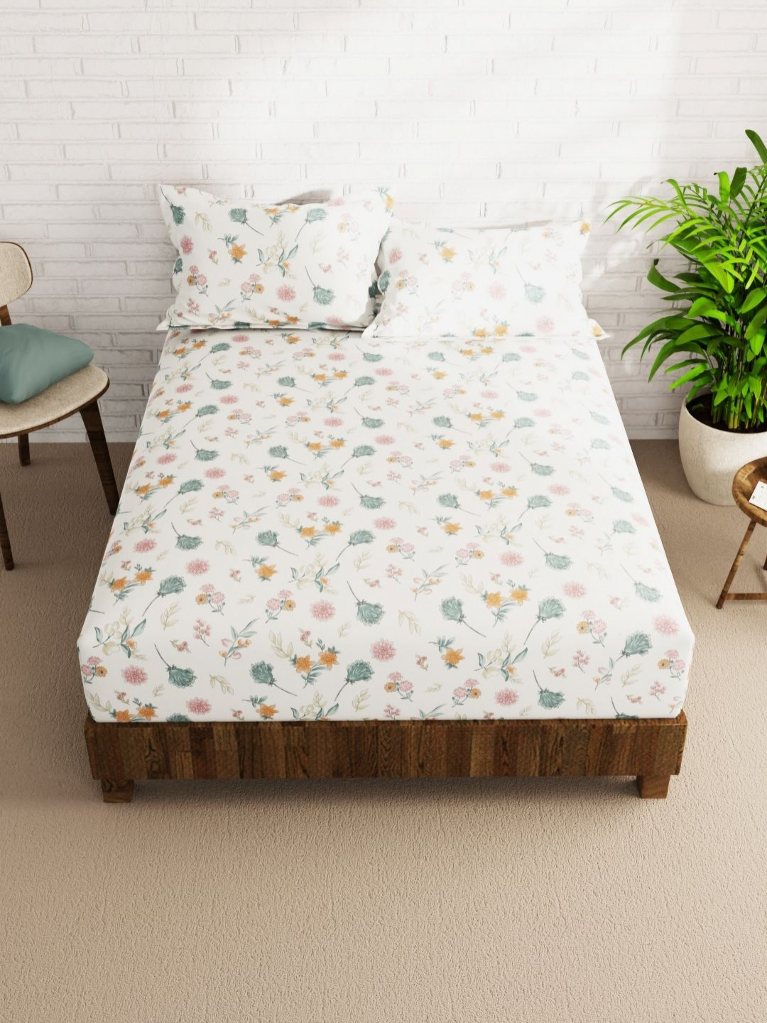 

KOPA Off White & Green Floral 152 TC Queen Bedsheet with 2 Pillow Covers