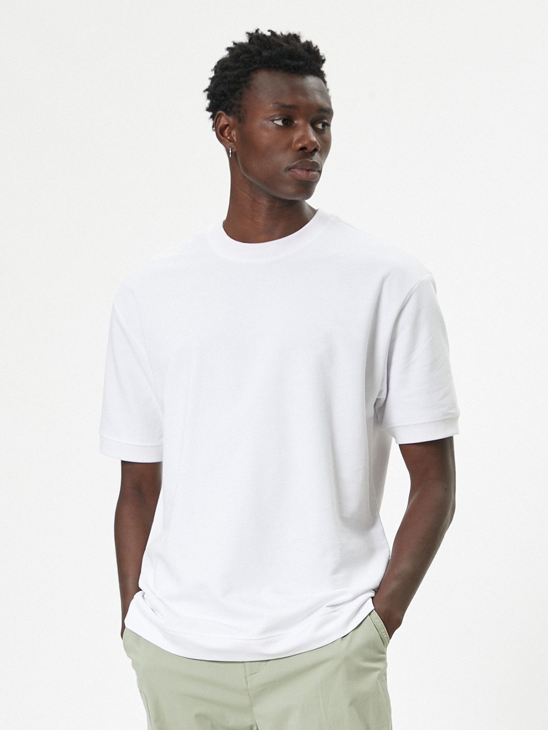 

Koton Men High Neck Extended Sleeves Pockets T-shirt, White
