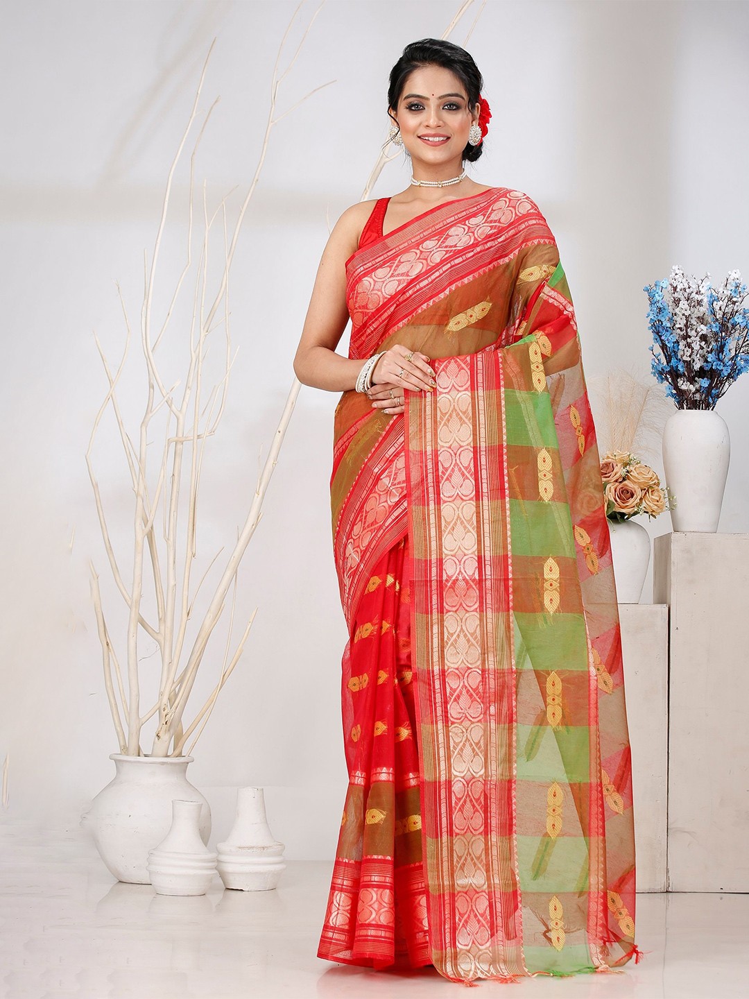 

DipDiya Ethnic Motifs Zari Pure Cotton Taant Saree, Red