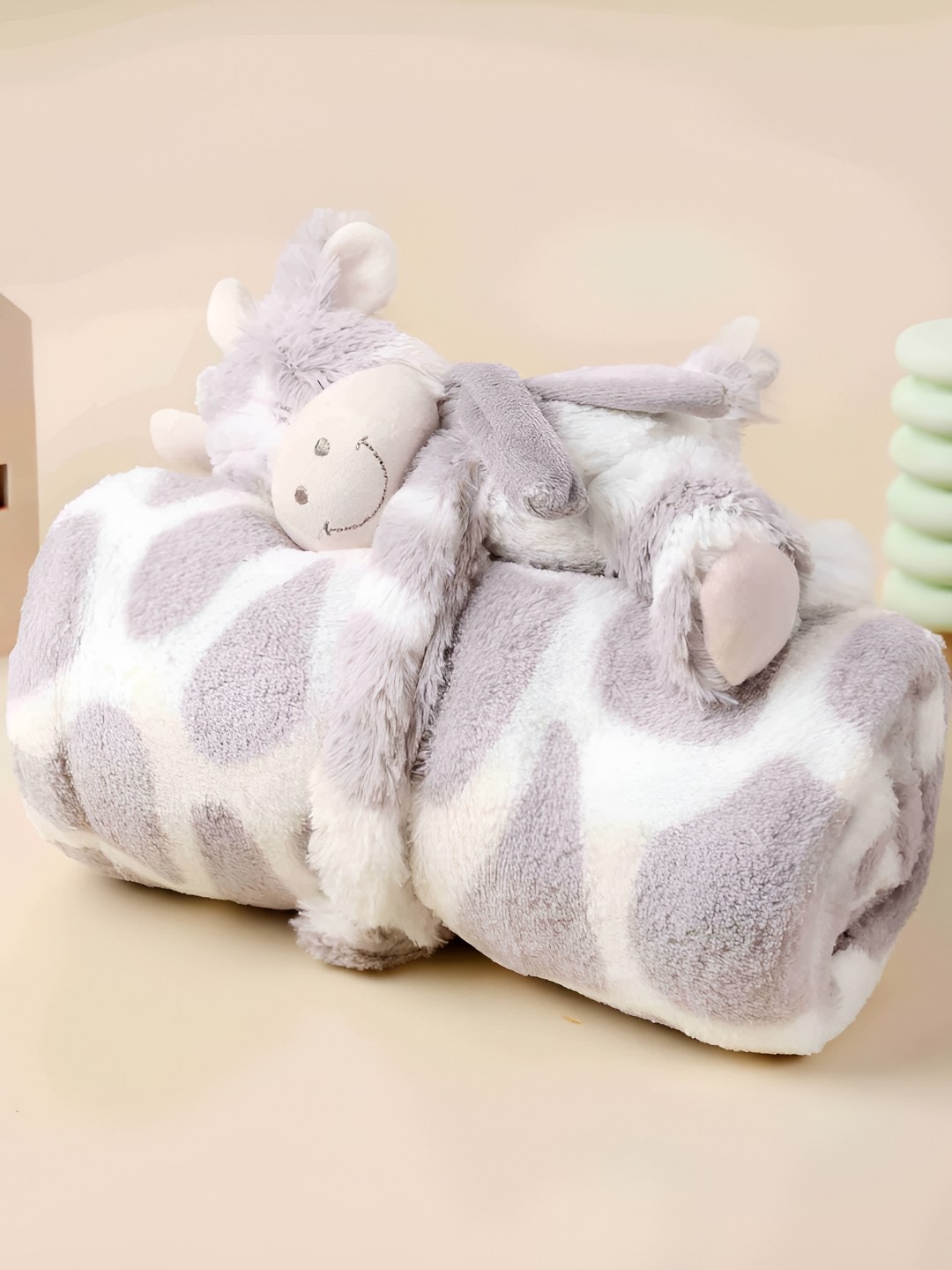 

KICKS & CRAWL Grey & White Geometric 210 GSM Single Bed Blanket
