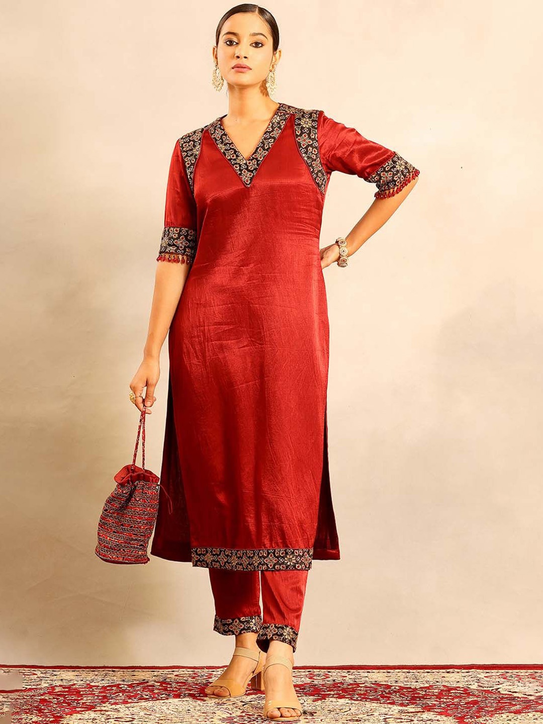 

Sejal Kamdar Ethnic Motifs Embellished V-Neck Beads and Stones Kurta With Trousers, Maroon