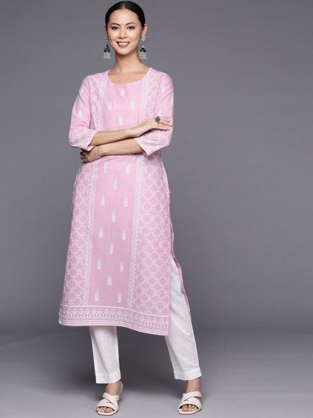 

Varanga Ethnic Motifs Printed Round Neck Cotton Straight Kurta, Pink