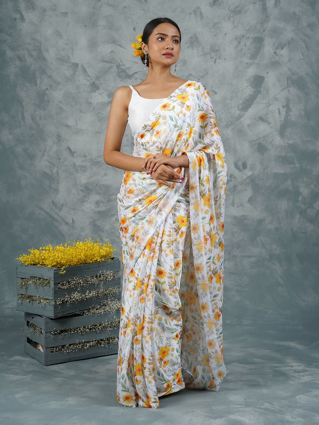 

TEEJH Floral Printed Saree With Blouse Piece, White