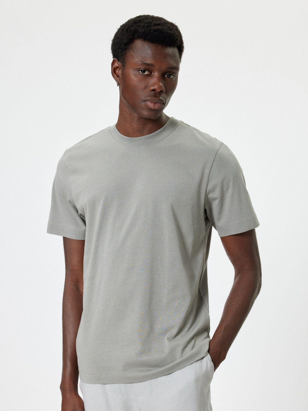 

Koton Men V-Neck Pockets T-shirt, Grey