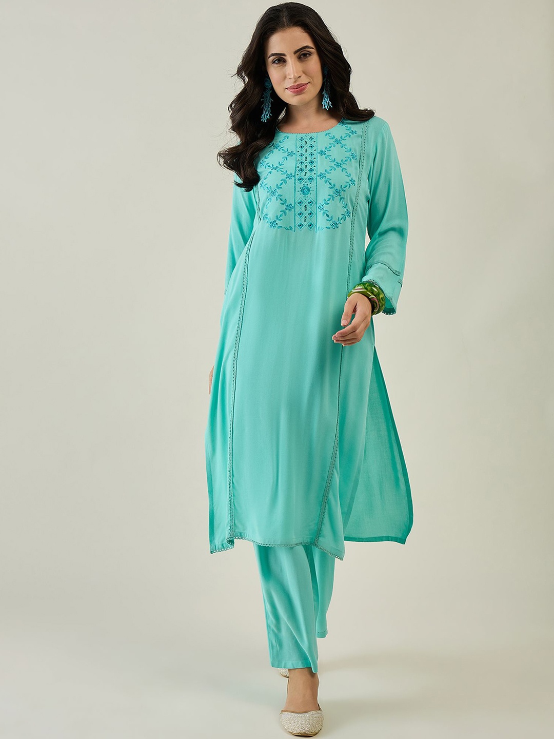 

Madhuni Yoke Design Thread Work Straight Kurta with Trousers, Green