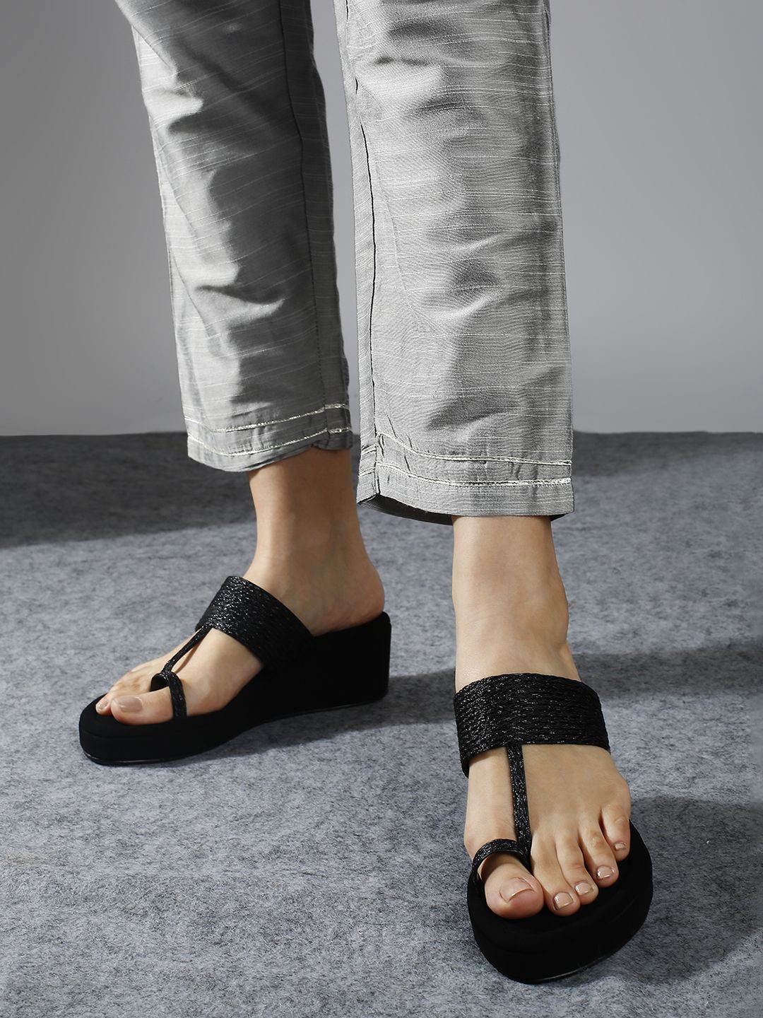 

Inc 5 Women Textured One Toe Wedge Sandals, Black