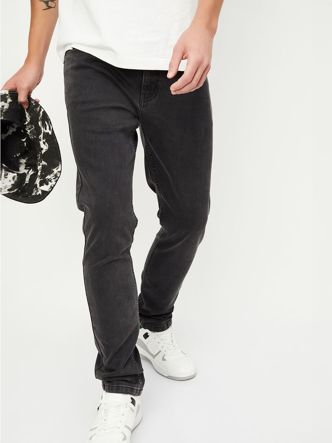 

max Men Mid-Rise Regular Fit Jeans, Black