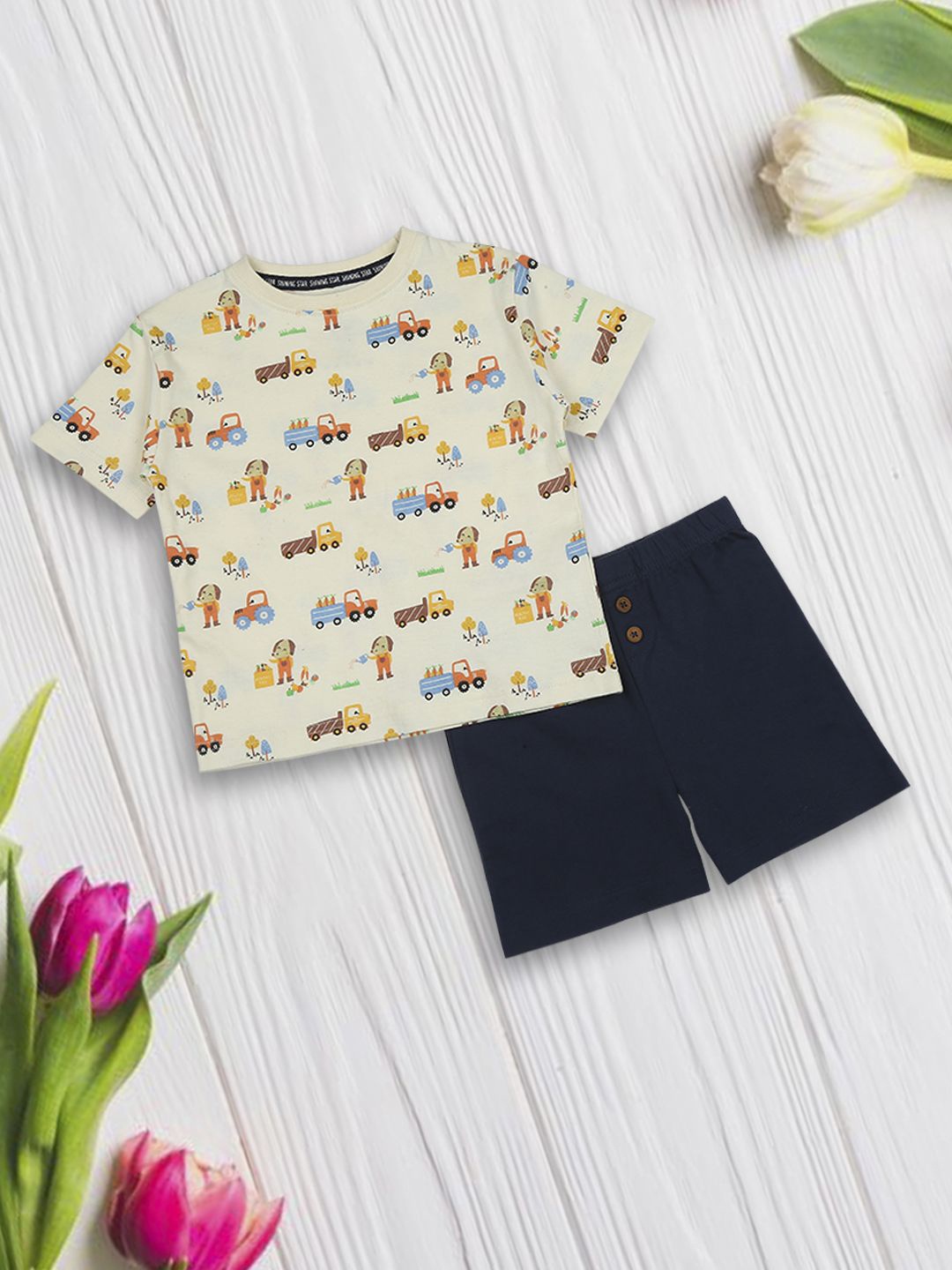 

MeeMee Boys Printed Pure Cotton T-shirt with Shorts, Yellow