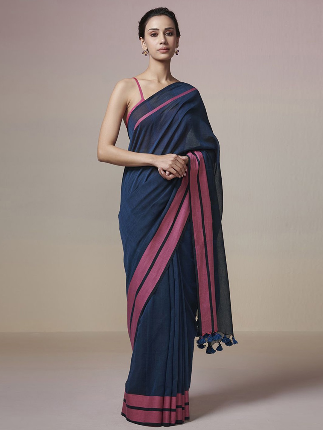 

DRESSFOLK Handloom Cotton Dark Blue and Pink border saree, Navy blue