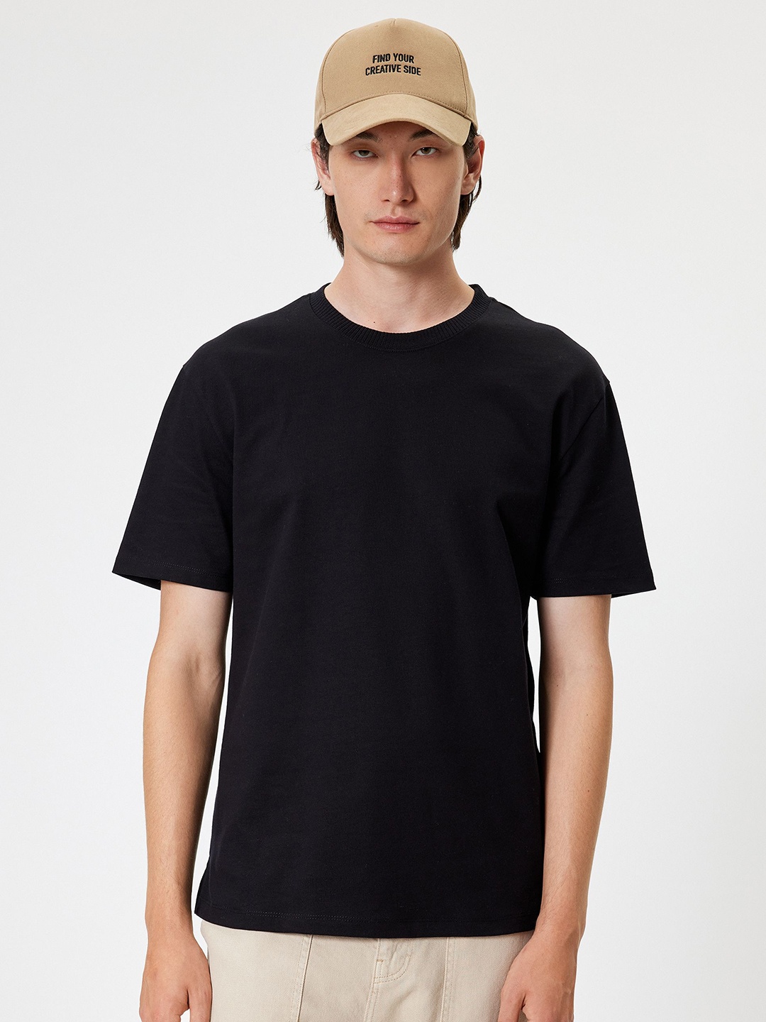 

Koton Men V-Neck Drop-Shoulder Sleeves Raw Edge T-shirt, Black