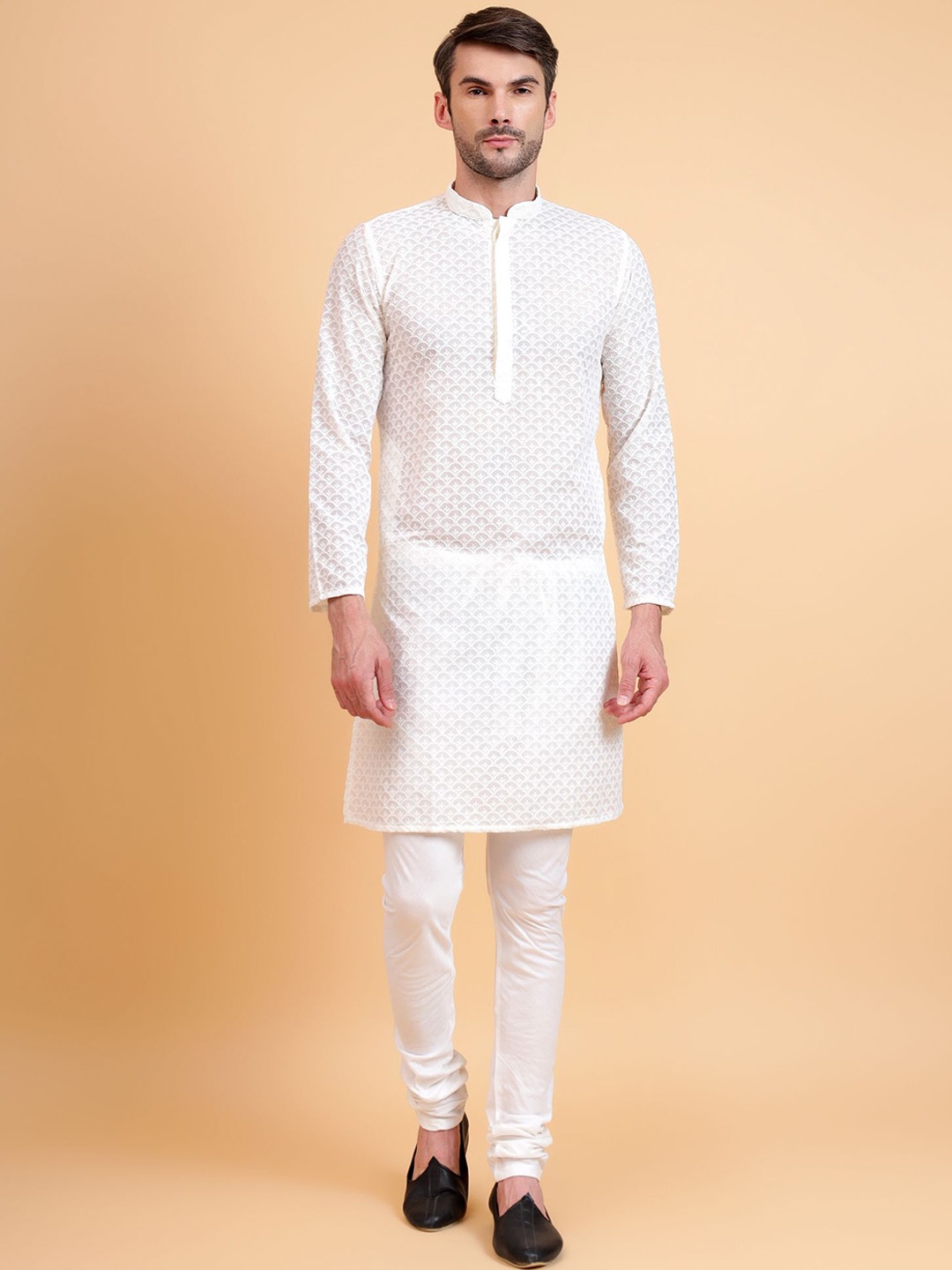 

Sultan The King Of Kurta Ethnic Motif Embroidered Mandarin Collar Thread Work Cotton Kurta, White