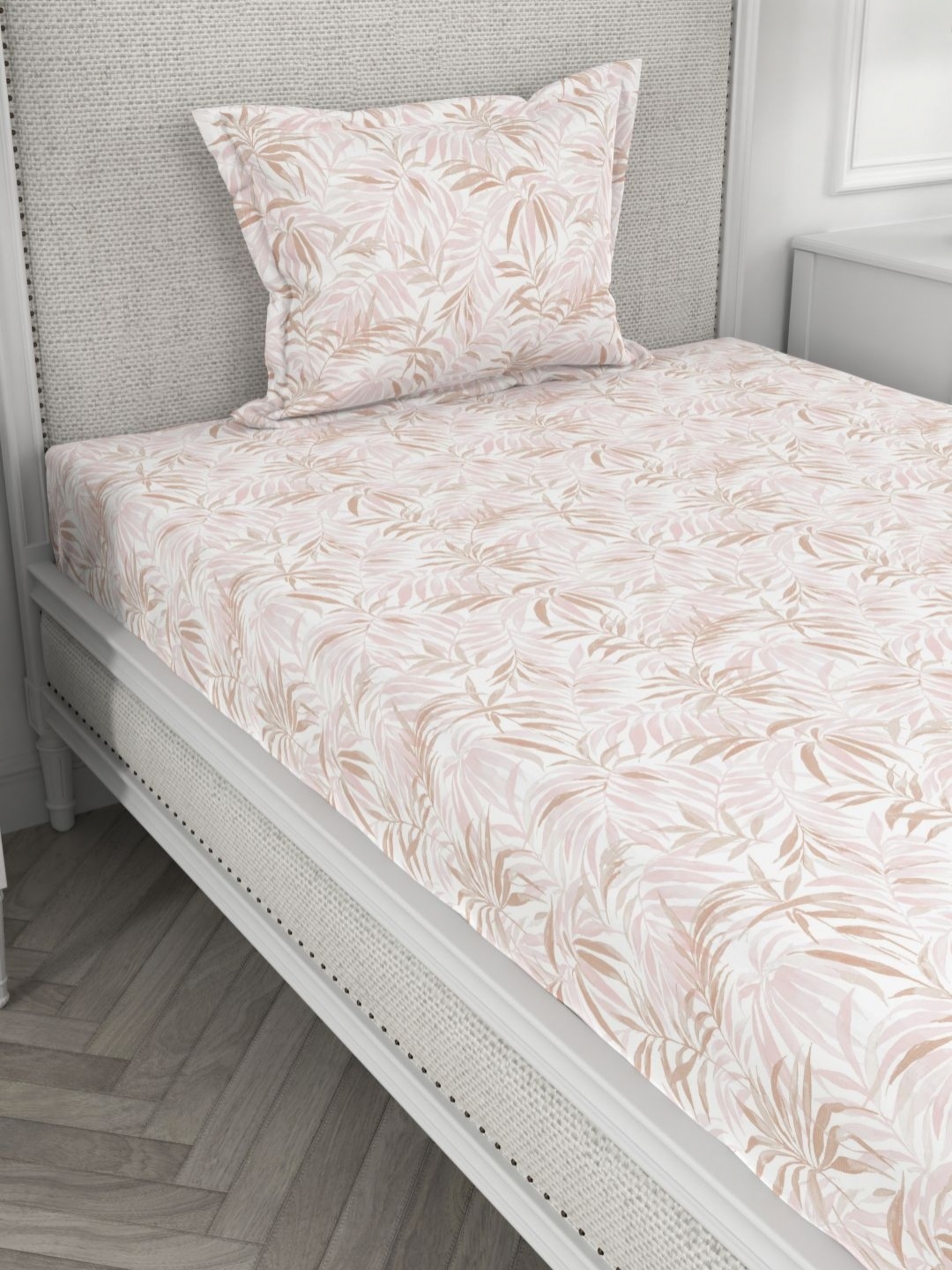 

Myntra Elegant Homes Nude-Coloured & White Floral 200 TC Single Bedsheet with 1 Pillow Covers