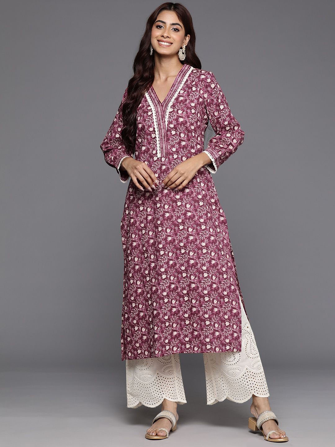 

Varanga Floral Printed V Neck Cotton Straight Kurta, Magenta