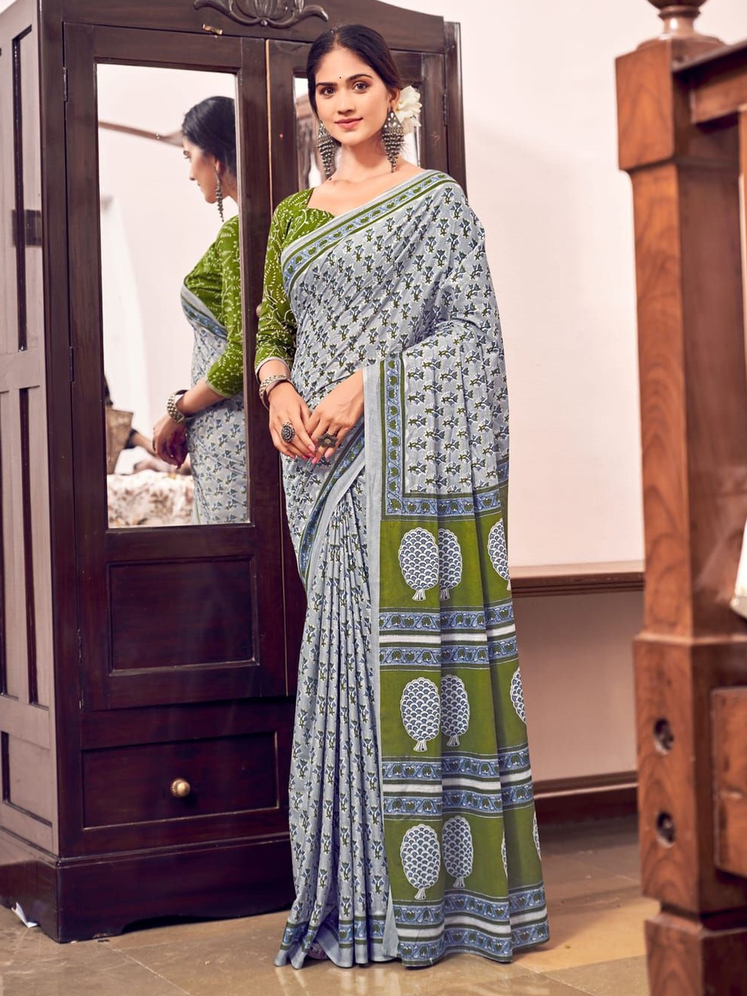 

Suha Printed Pure Cotton Saree, Grey