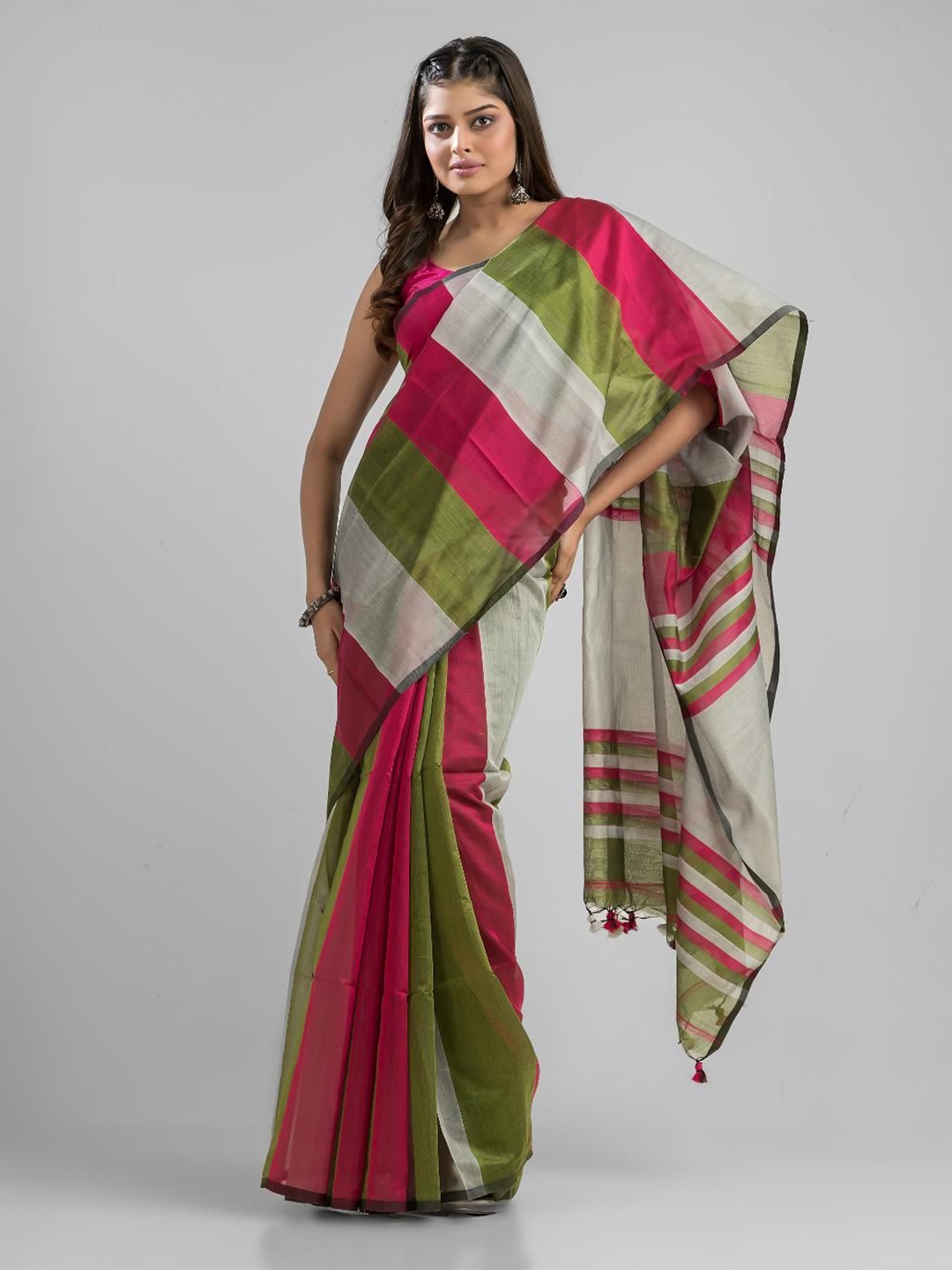 

Mitera Colourblocked Saree, Green