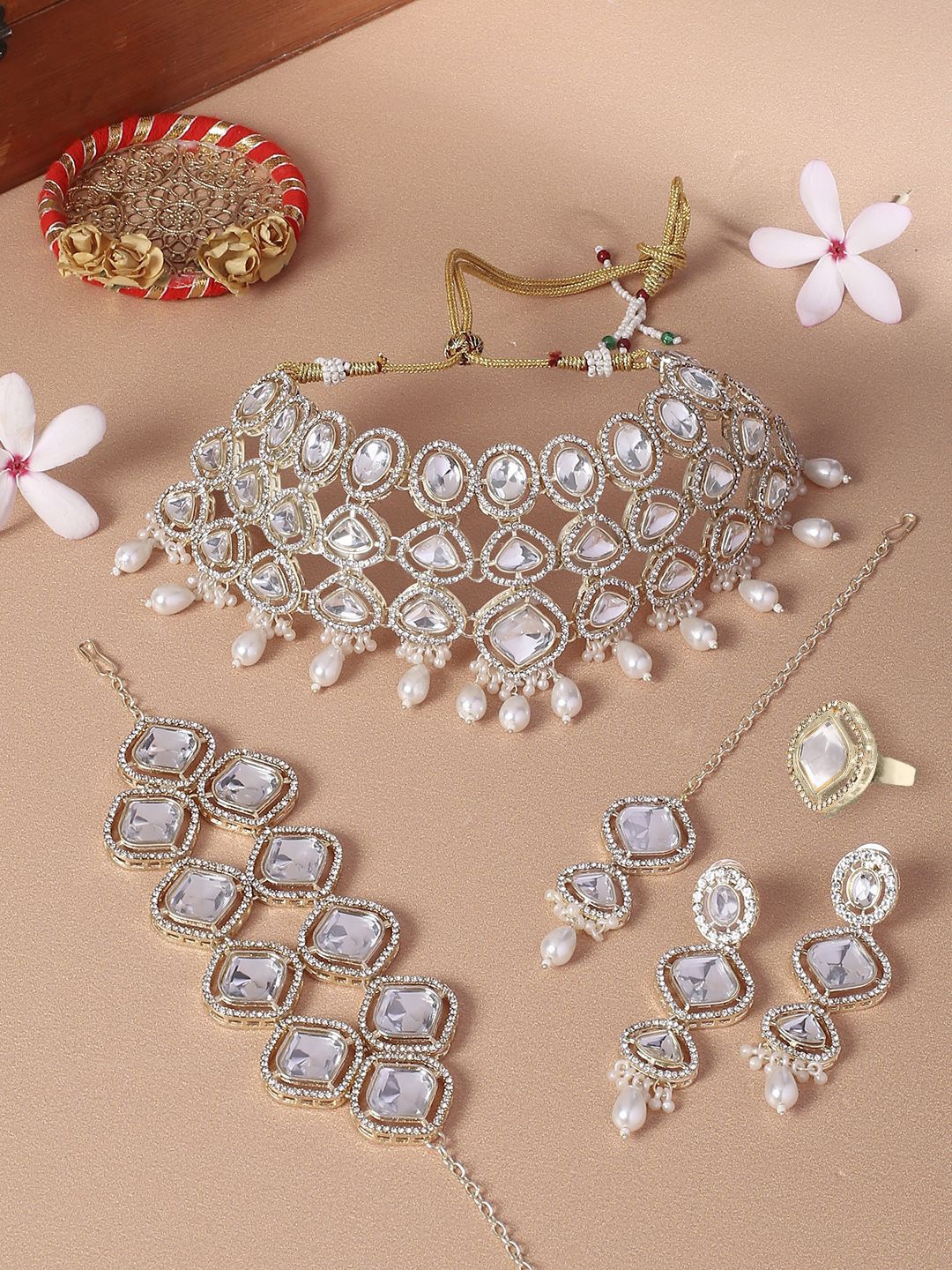 

OOMPH Kundan Stone-Studded Necklace and Earrings With Maang Tika Bracelet & Ring, Gold