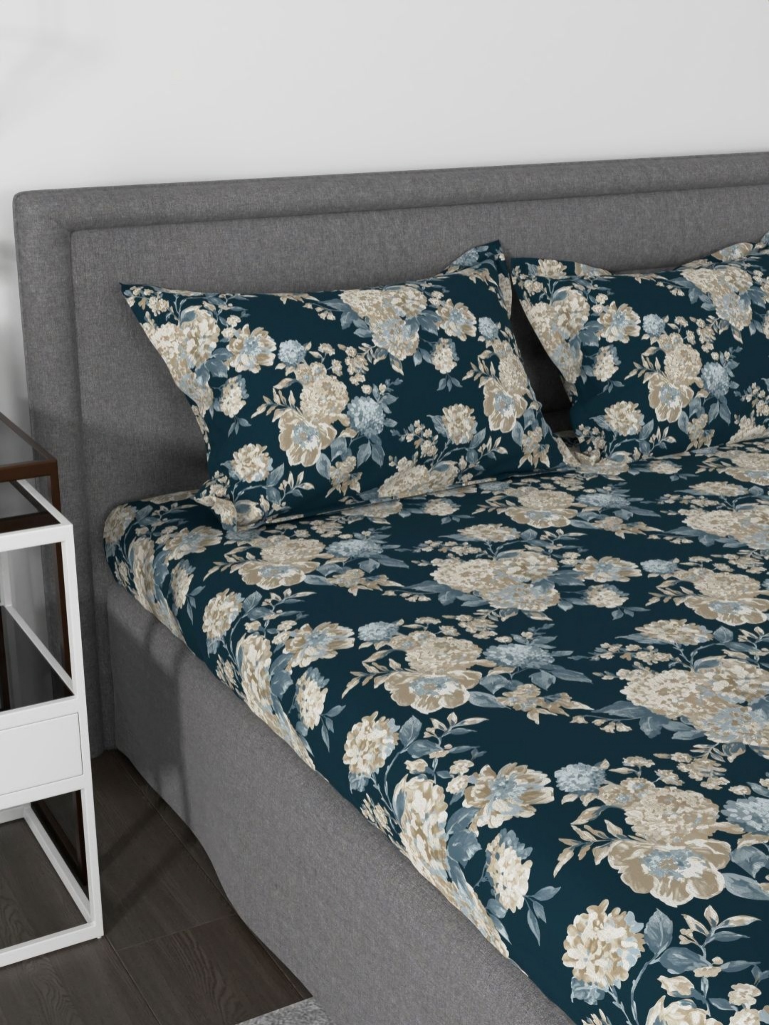 

Myntra Elegant Homes Navy Blue & Cream-Coloured Floral 144 TC King Bedsheet with 2 Pillow Covers