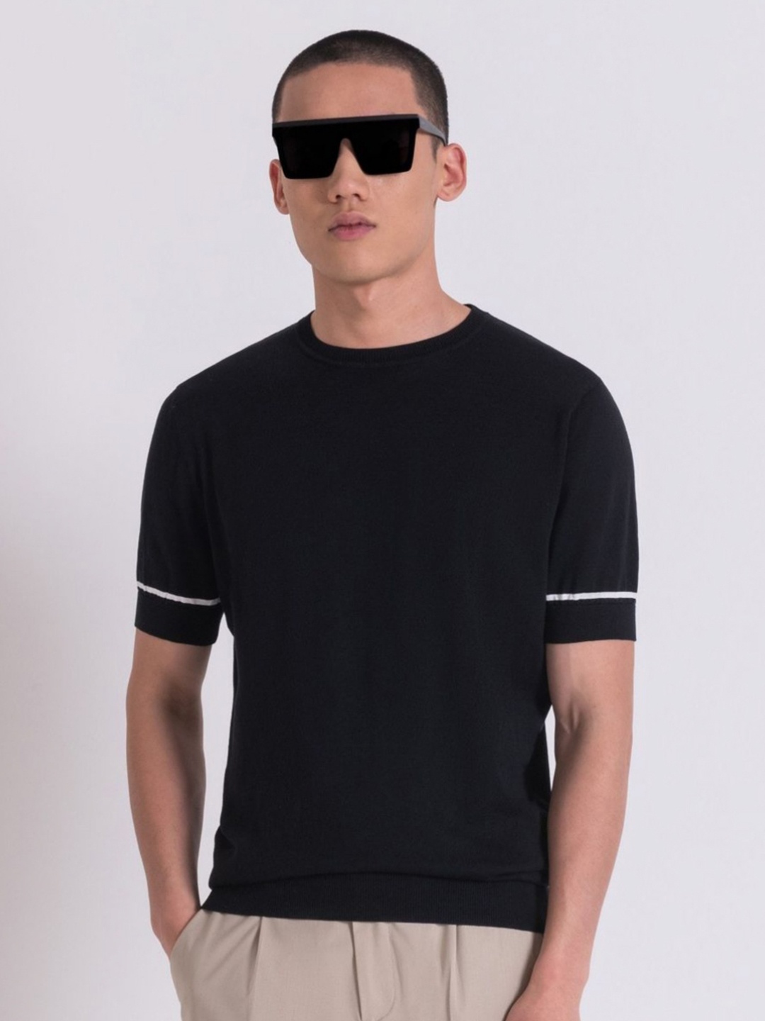 

Antony Morato Men Henley Neck Extended Sleeves Pockets T-shirt, Black