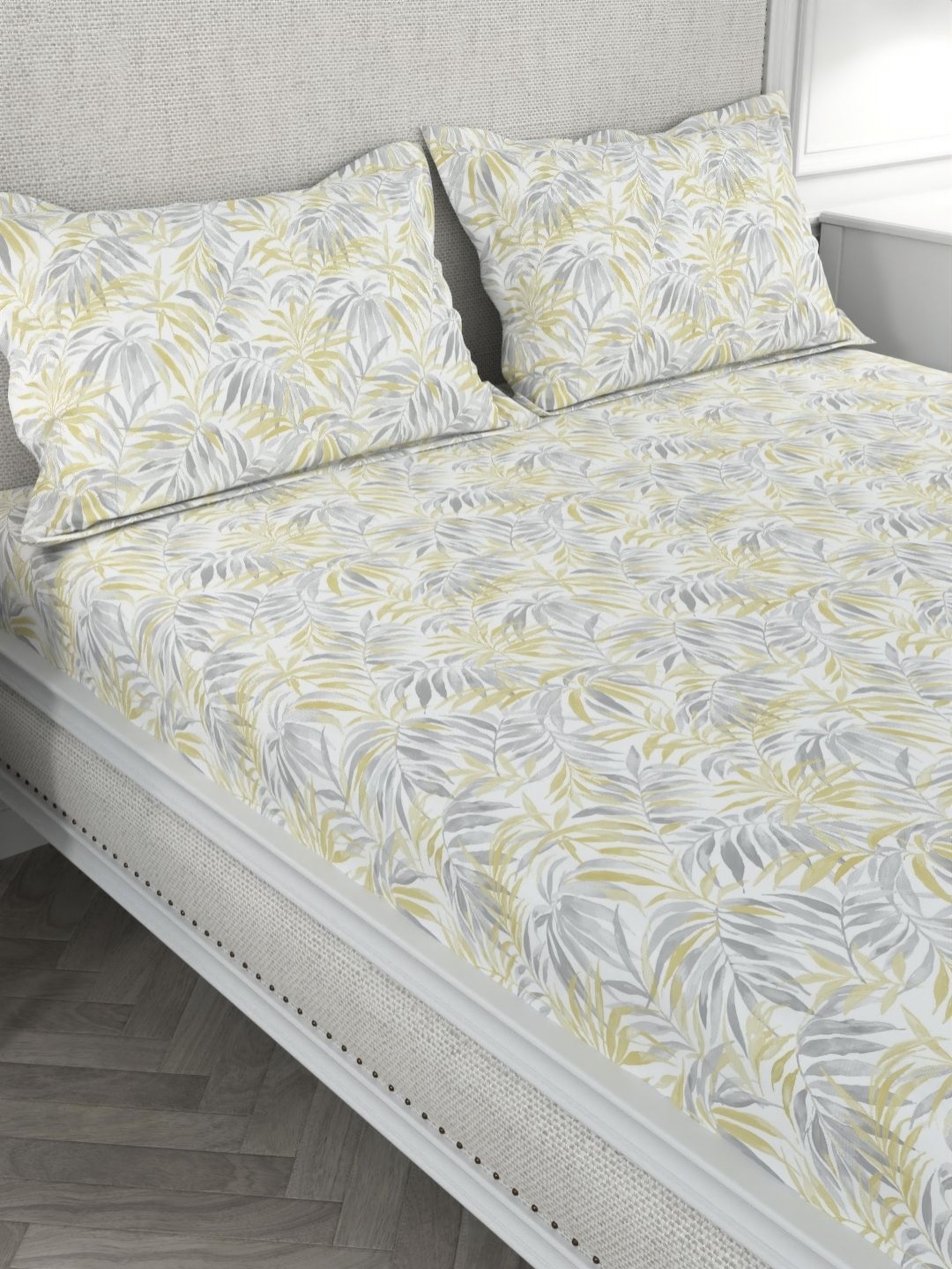 

Myntra Elegant Homes Yellow & White Floral 200 TC King Bedsheet with 2 Pillow Covers