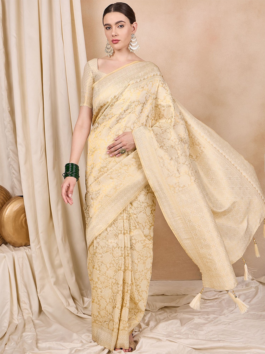 

KAVINDI Woven Design Zari Pure Silk Kanjeevaram Saree, Cream