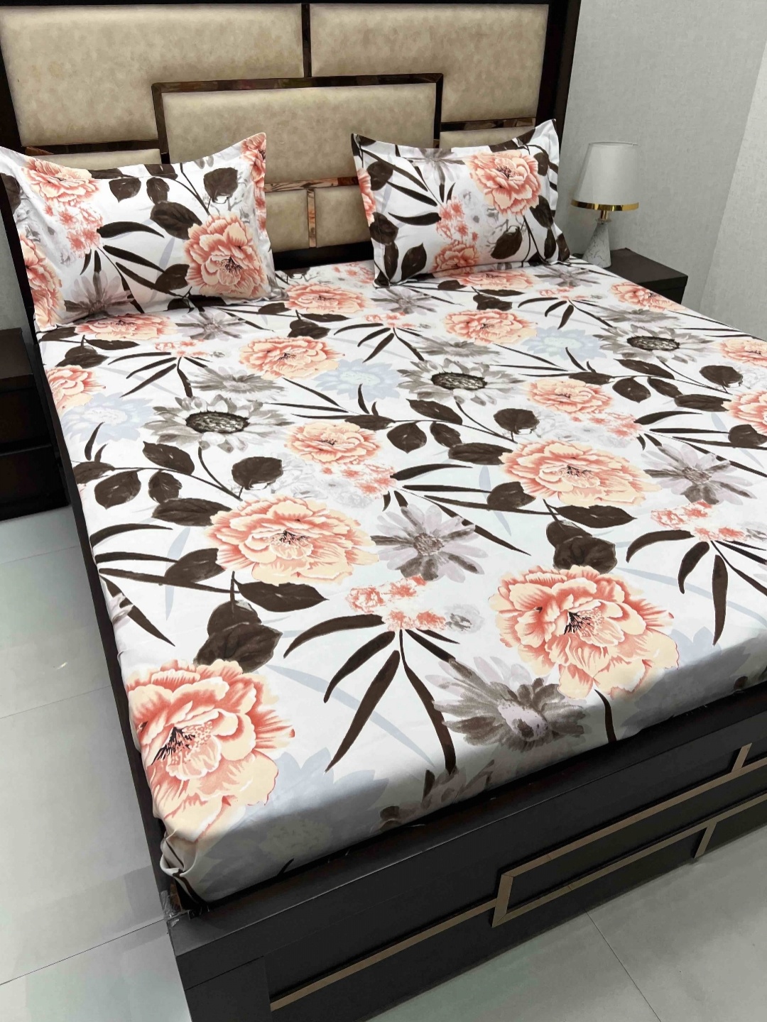 

Pure Decor White & Orange colored Floral 240 TC Queen Bedsheet with 2 Pillow Covers