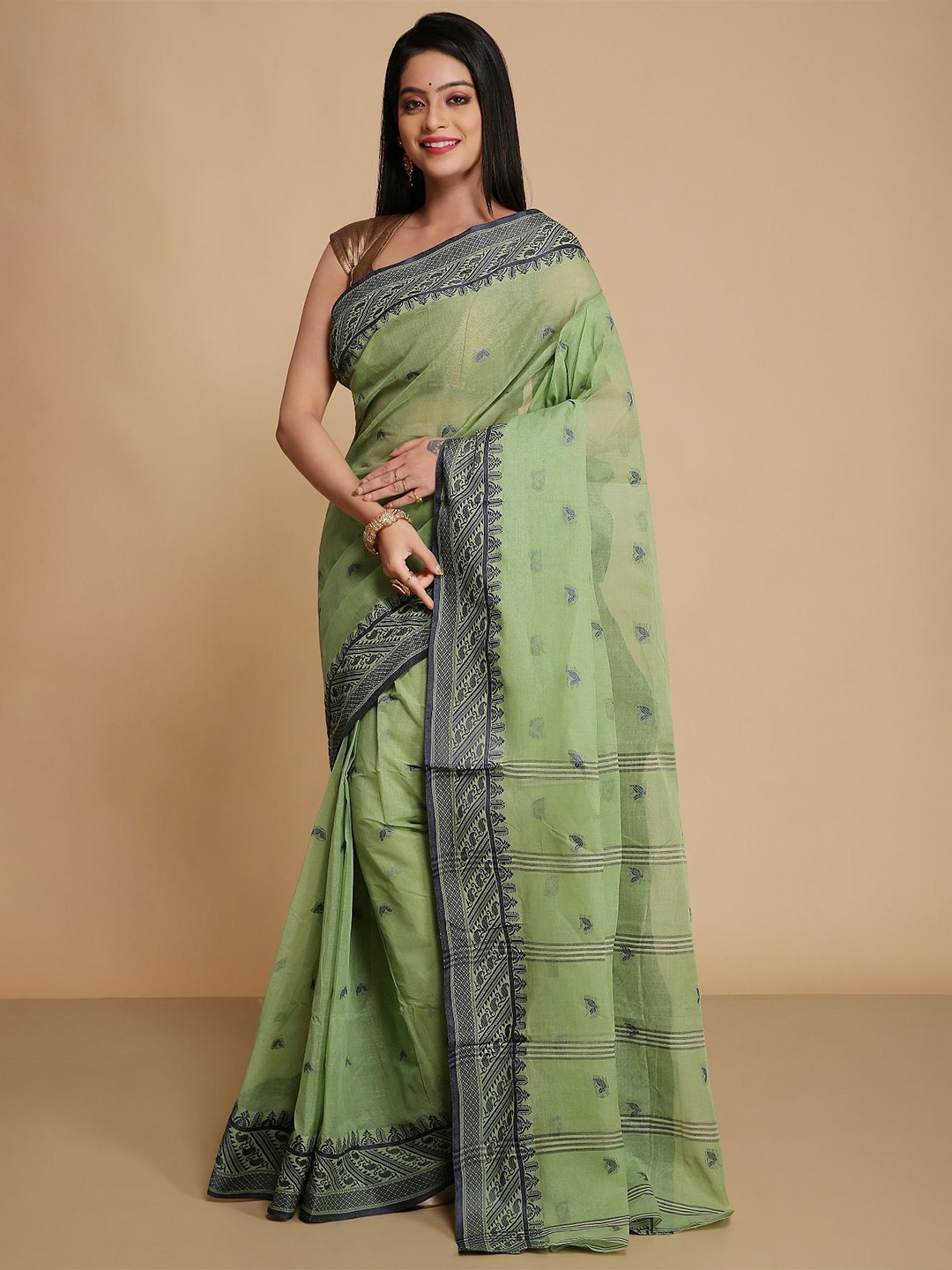 

WoodenTant Woven Design Pure Cotton Taant Saree, Green