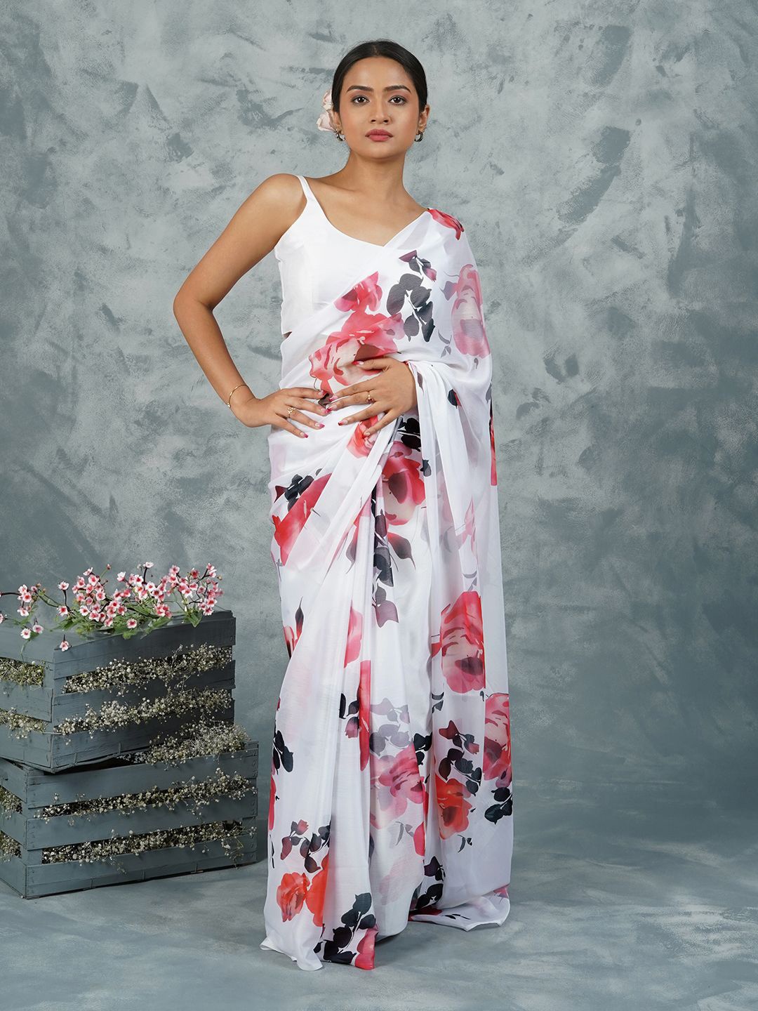 

TEEJH Floral Printed Saree With Blouse Piece, White