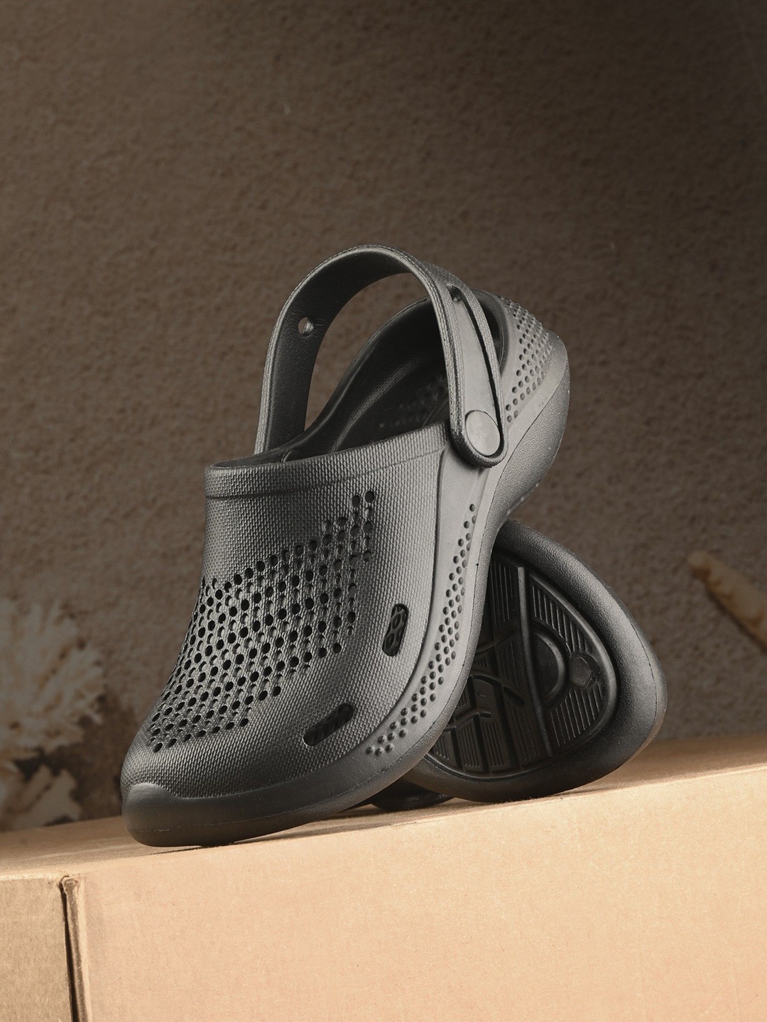

HRX by Hrithik Roshan Women Clogs, Grey